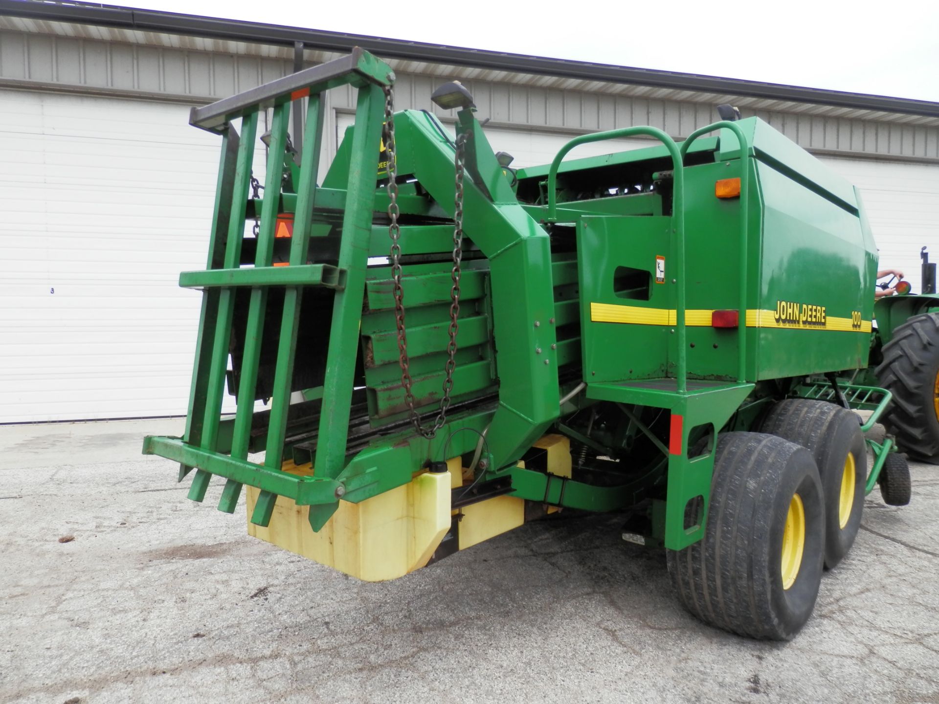 JOHN DEERE 100 BIG SQUARE BALER - Image 4 of 8