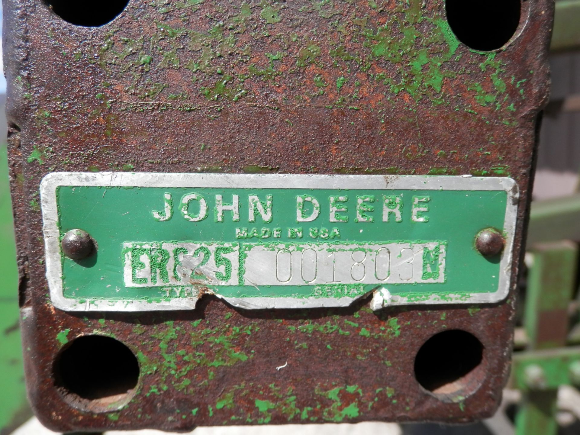 JOHN DEERE 825 4R ROW CROP CULTIVATOR - Image 7 of 8