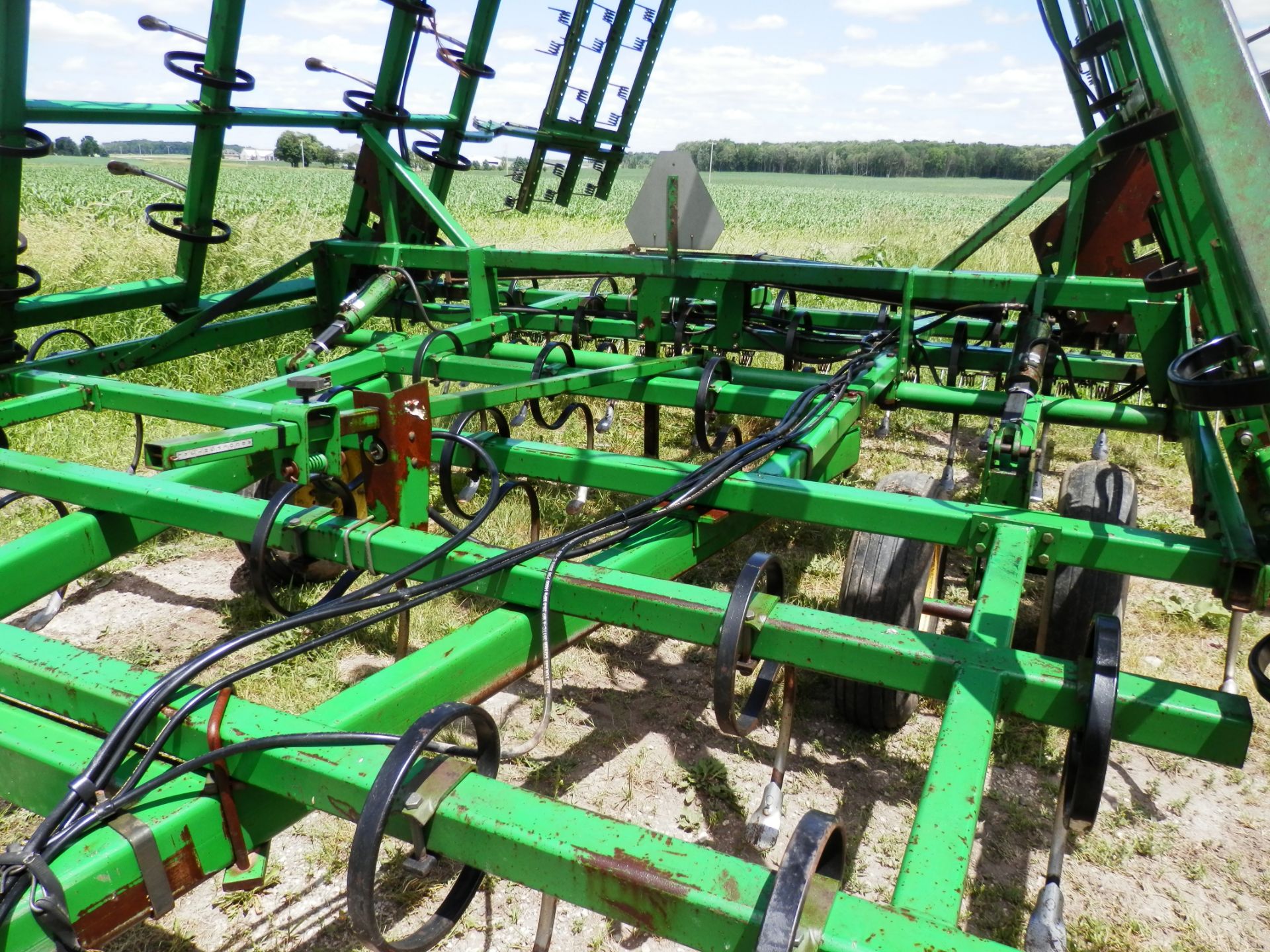 JOHN DEERE 960 31' FIELD CULTIVATOR - Image 3 of 9