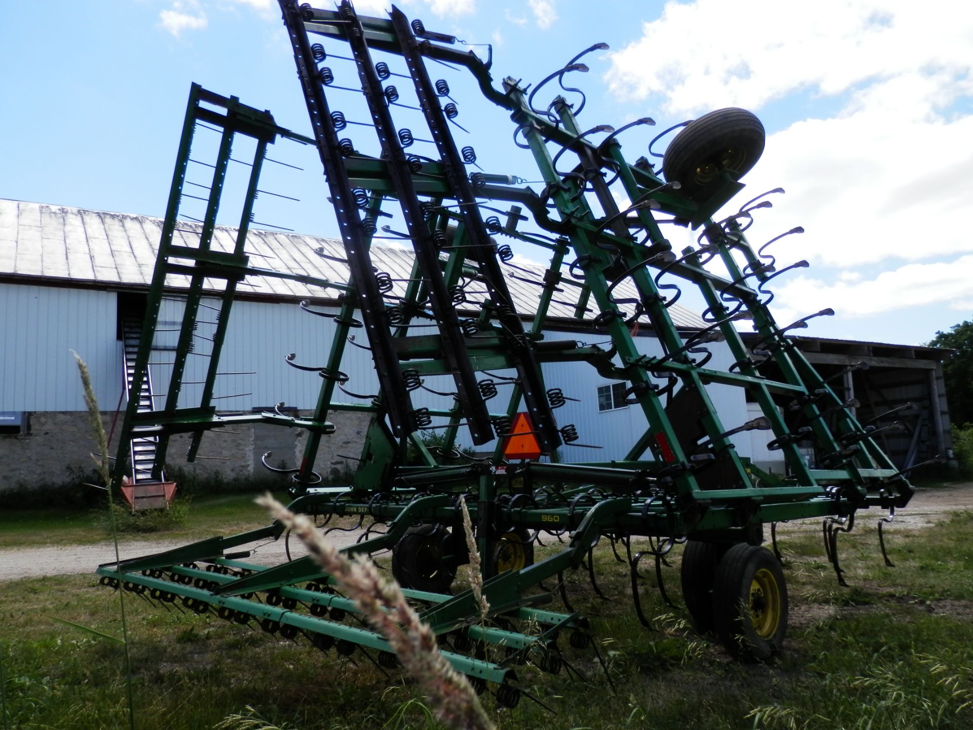 JOHN DEERE 960 31' FIELD CULTIVATOR - Image 7 of 9