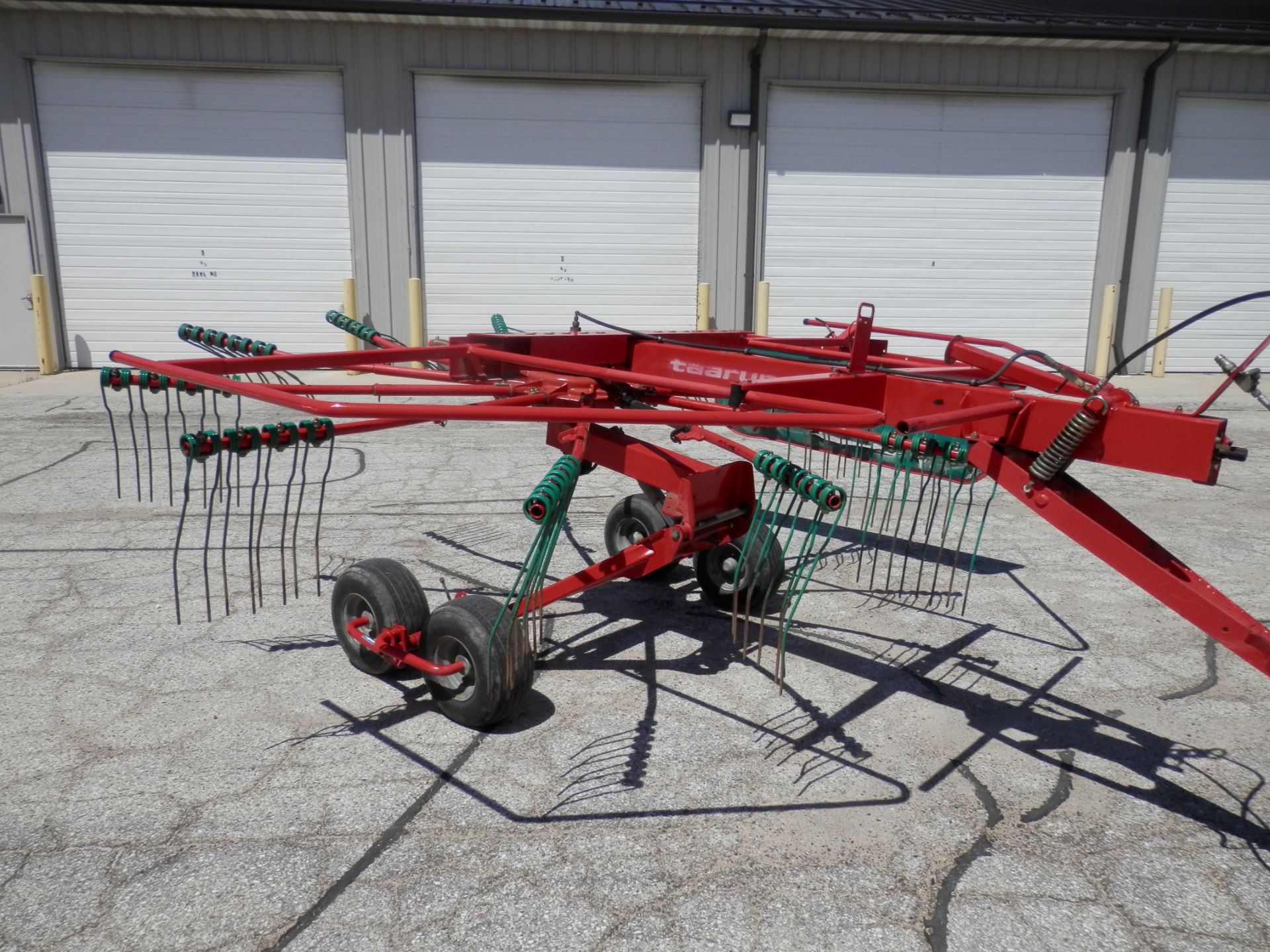 KVERNELAND TAARUP 9042T ROTARY RAKE - Image 3 of 10