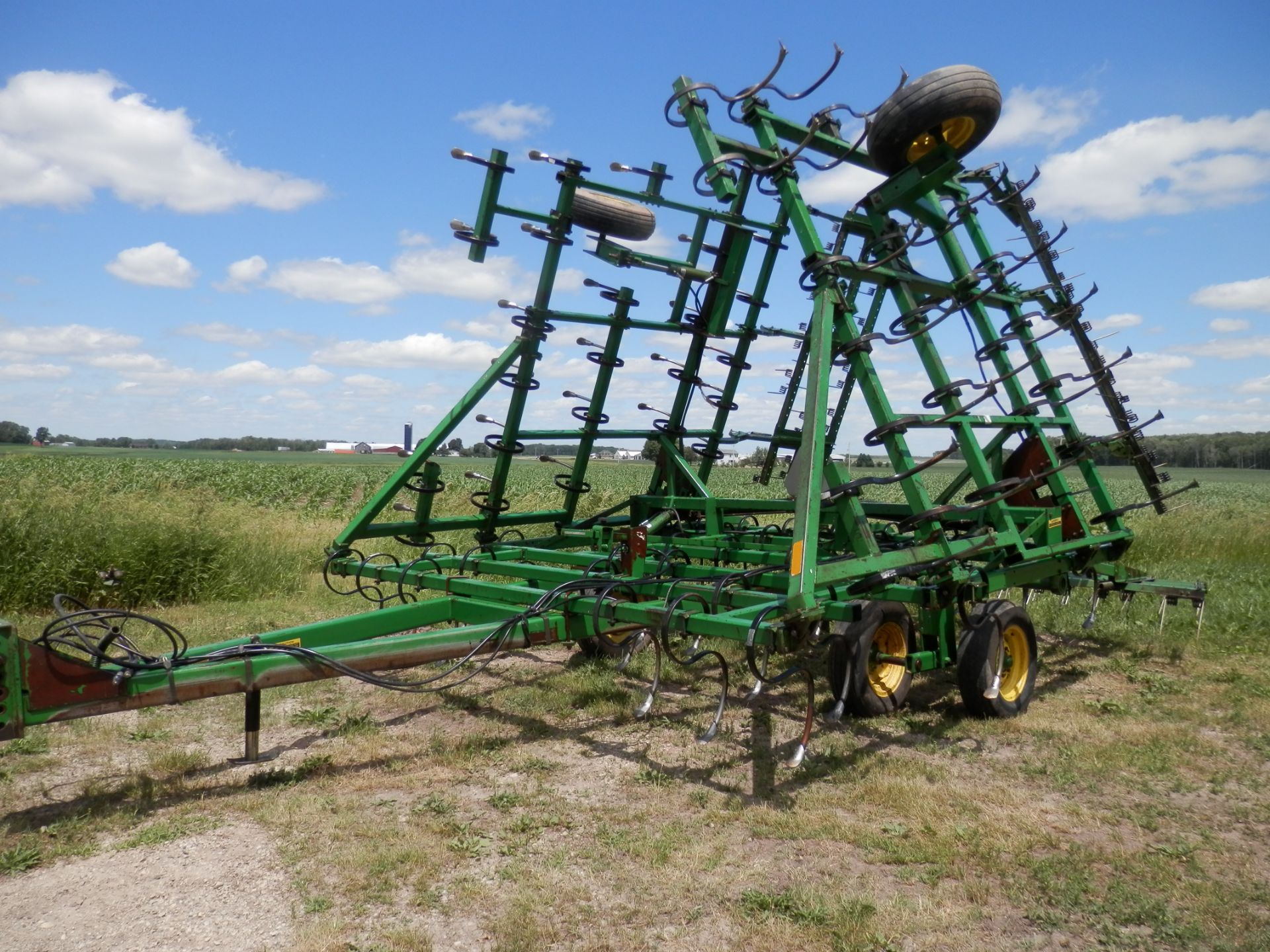 JOHN DEERE 960 31' FIELD CULTIVATOR - Image 2 of 9