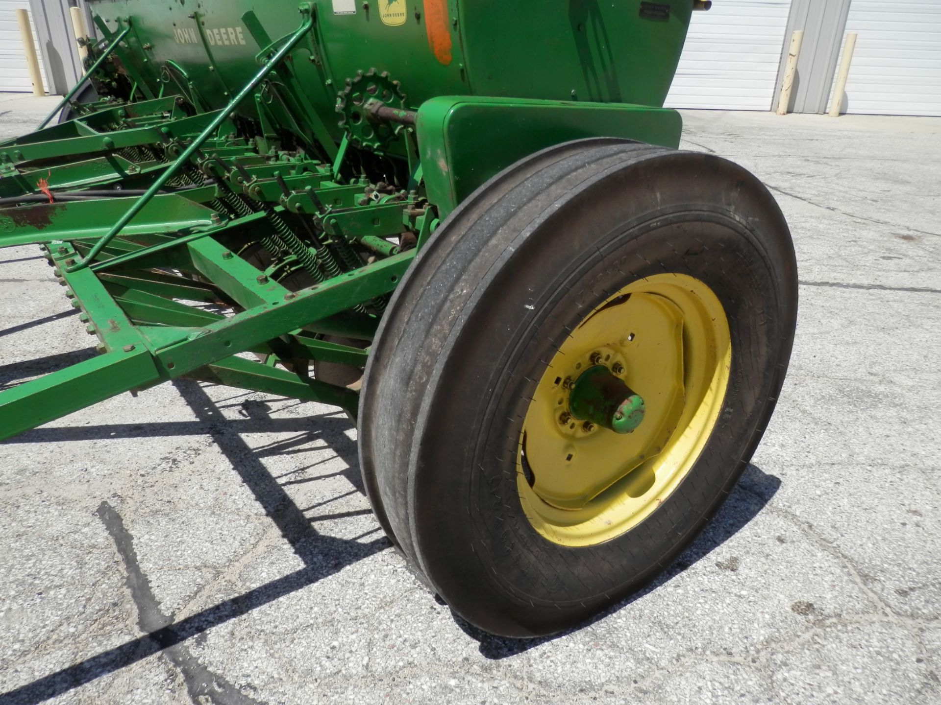 JOHN DEERE FB-B 10' GRAIN DRILL - Image 6 of 13