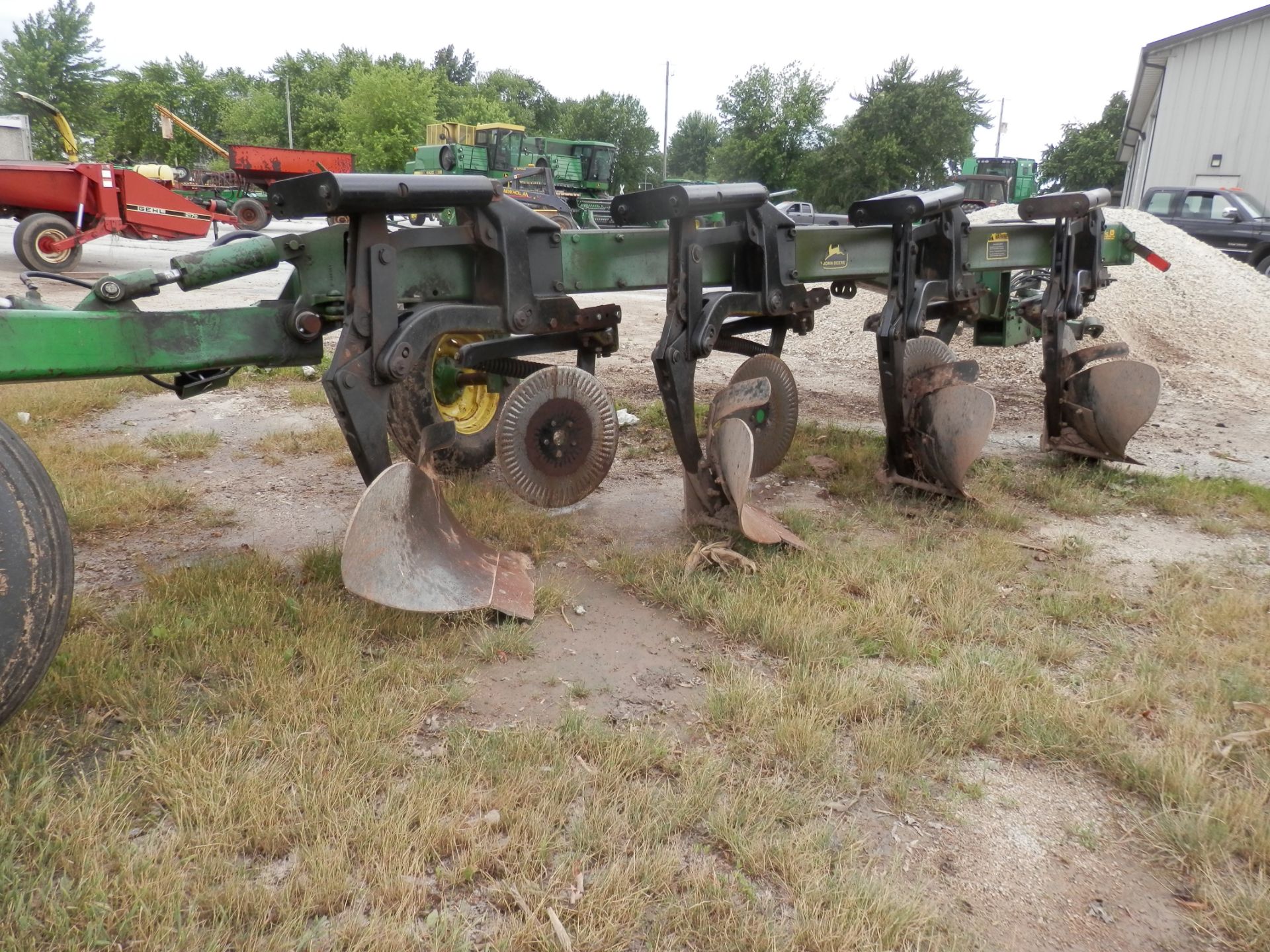 JD 2700 4X SAR VARI WIDTH PLOW - Image 5 of 6