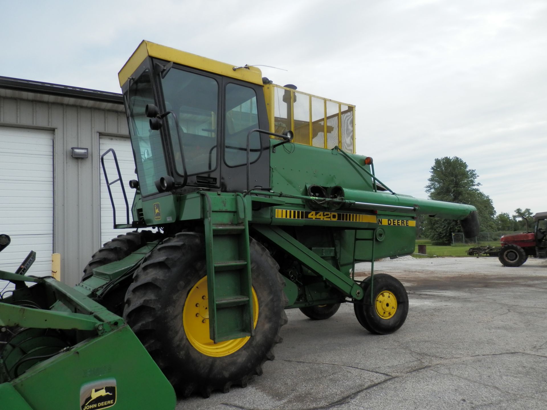 JOHN DEERE 4420 COMBINE - Image 6 of 14