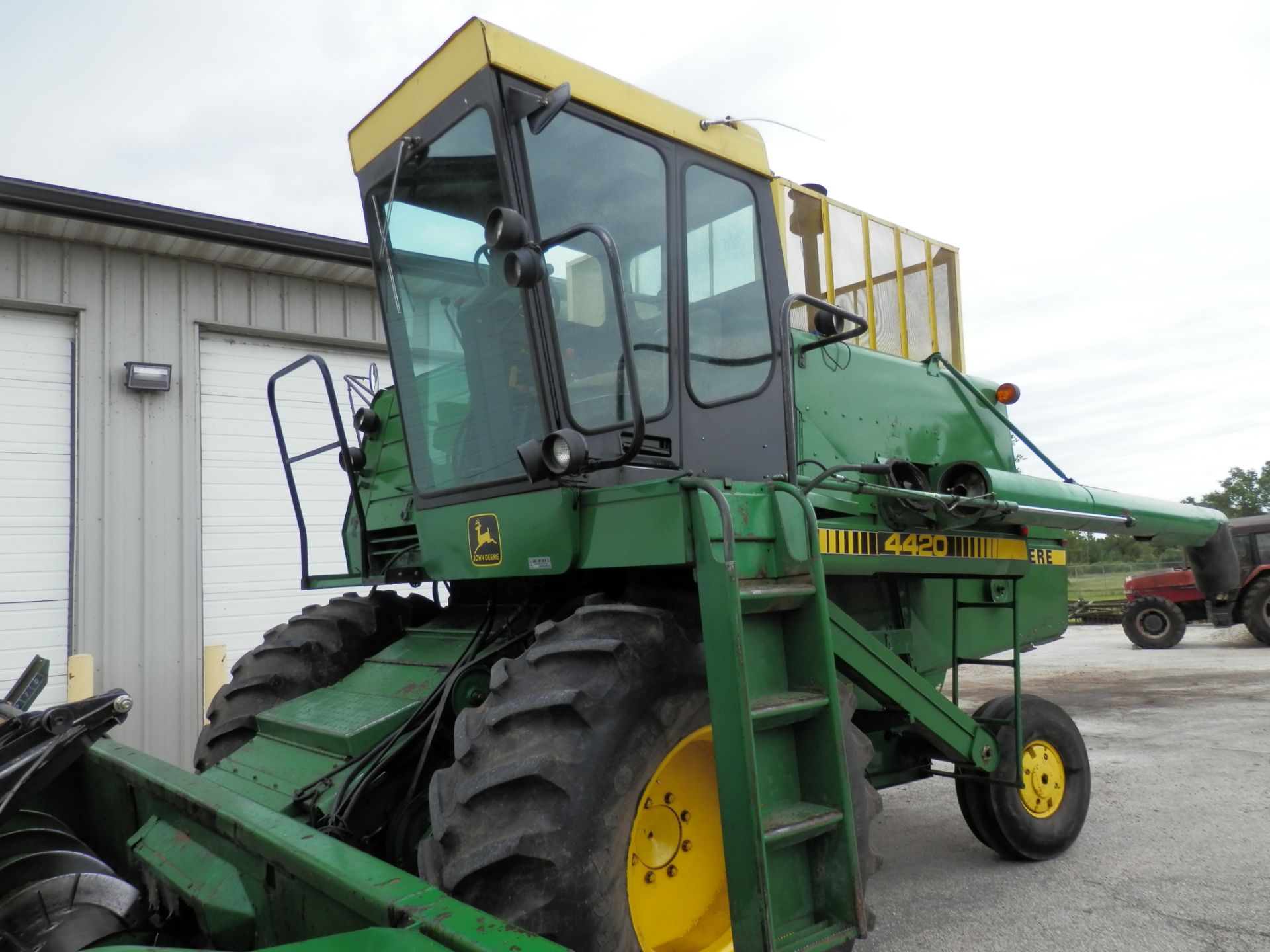 JOHN DEERE 4420 COMBINE - Image 7 of 14