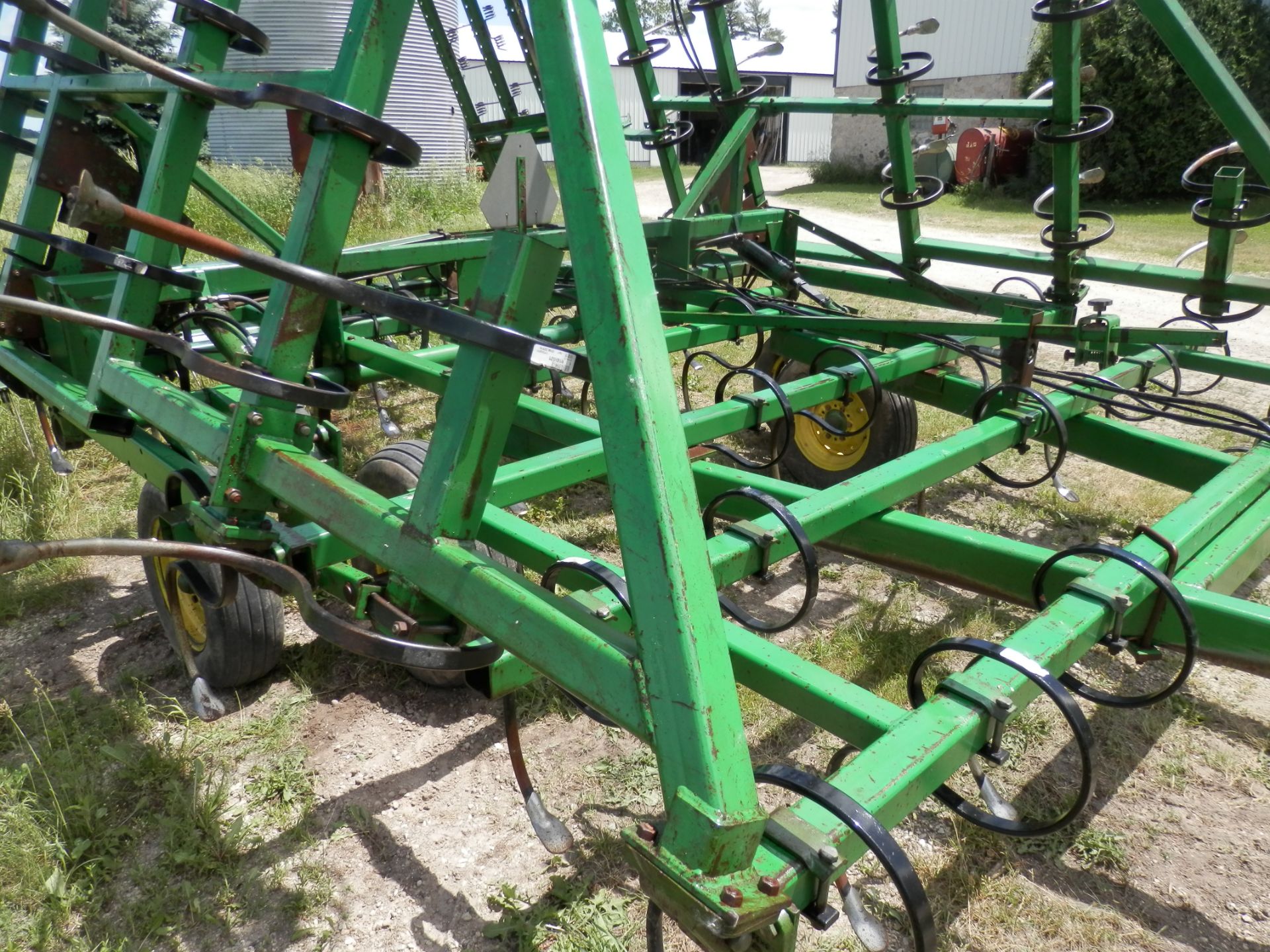 JOHN DEERE 960 31' FIELD CULTIVATOR - Image 6 of 9