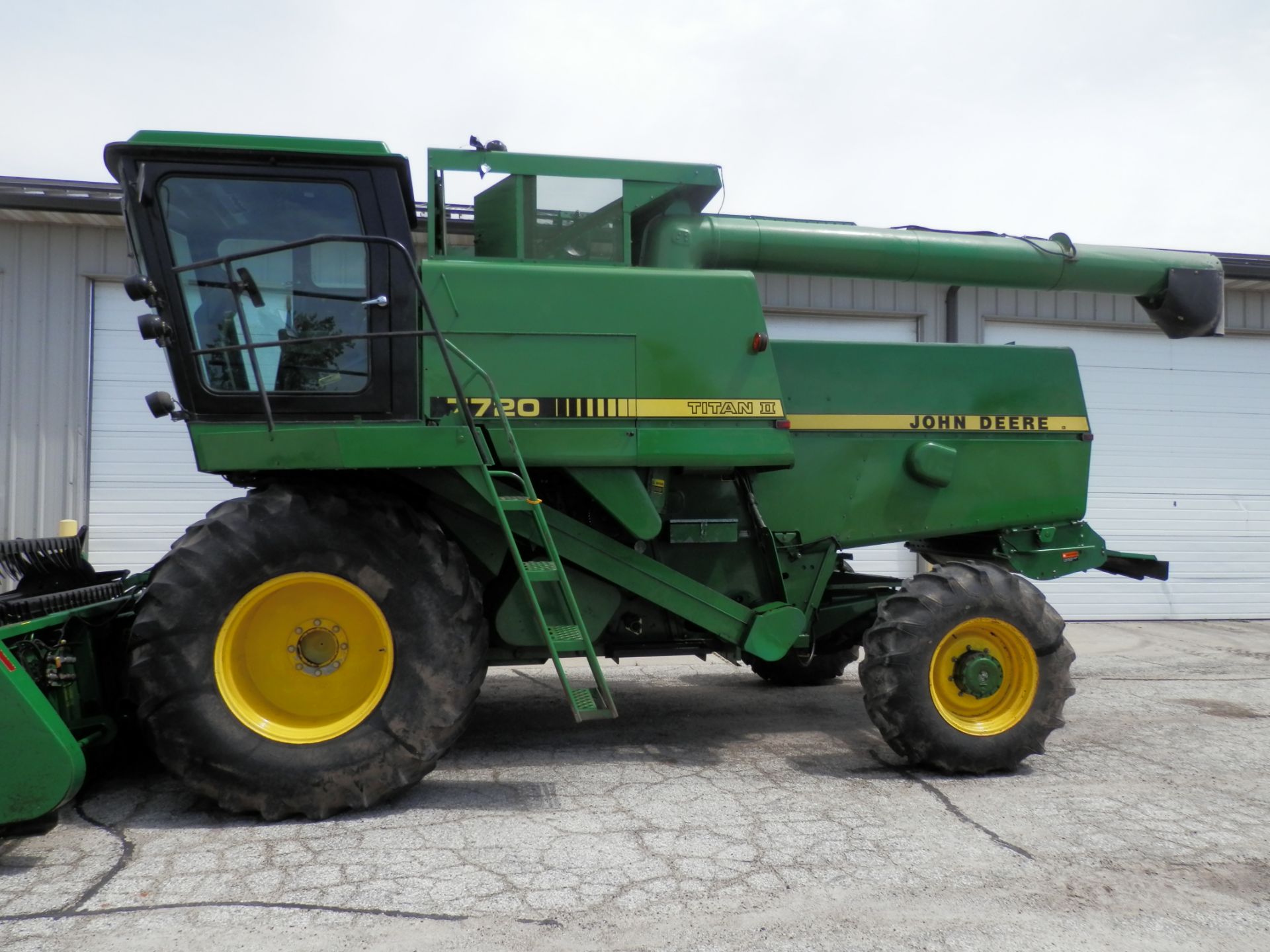 JD 7720 TITAN II DSL RWA COMBINE - Image 2 of 20