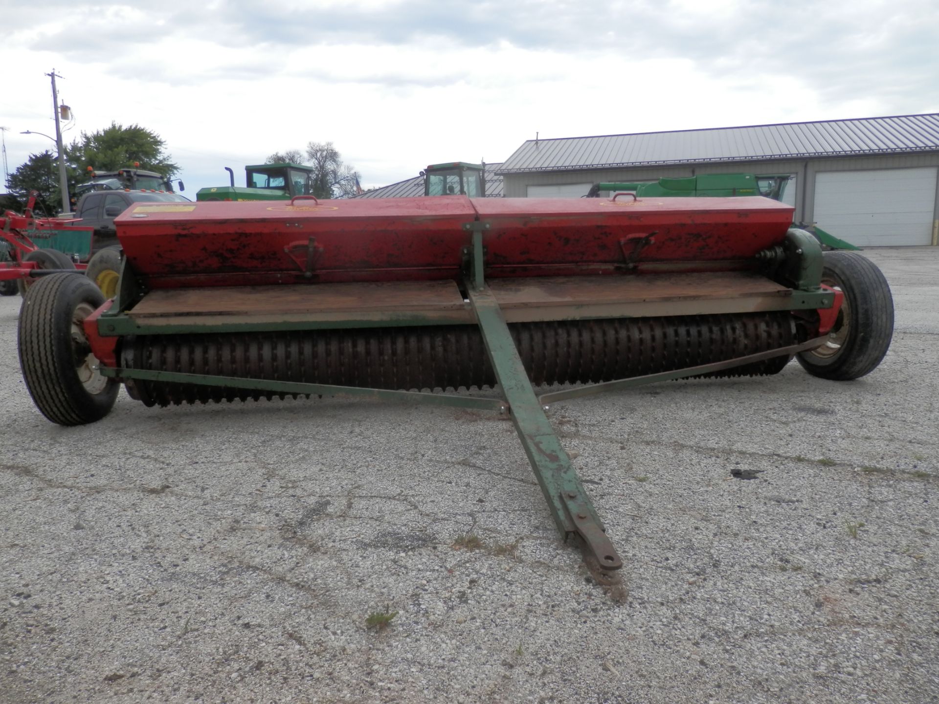 BRILLION MDL SST-1201 10-ft. SURESTAND SEEDER - Image 2 of 7