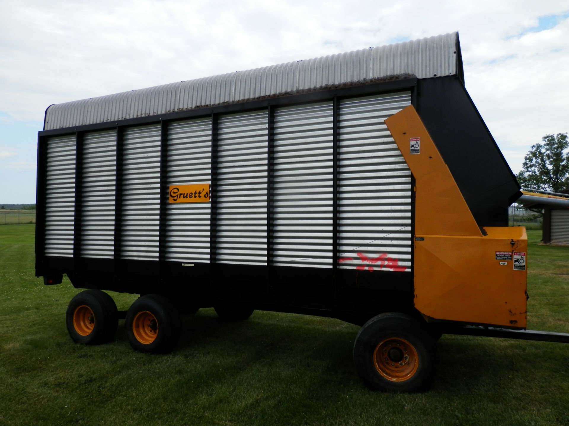 GRUETTS 6900 VARIABLE SPEED 18' FORAGE WAGON - Image 5 of 9