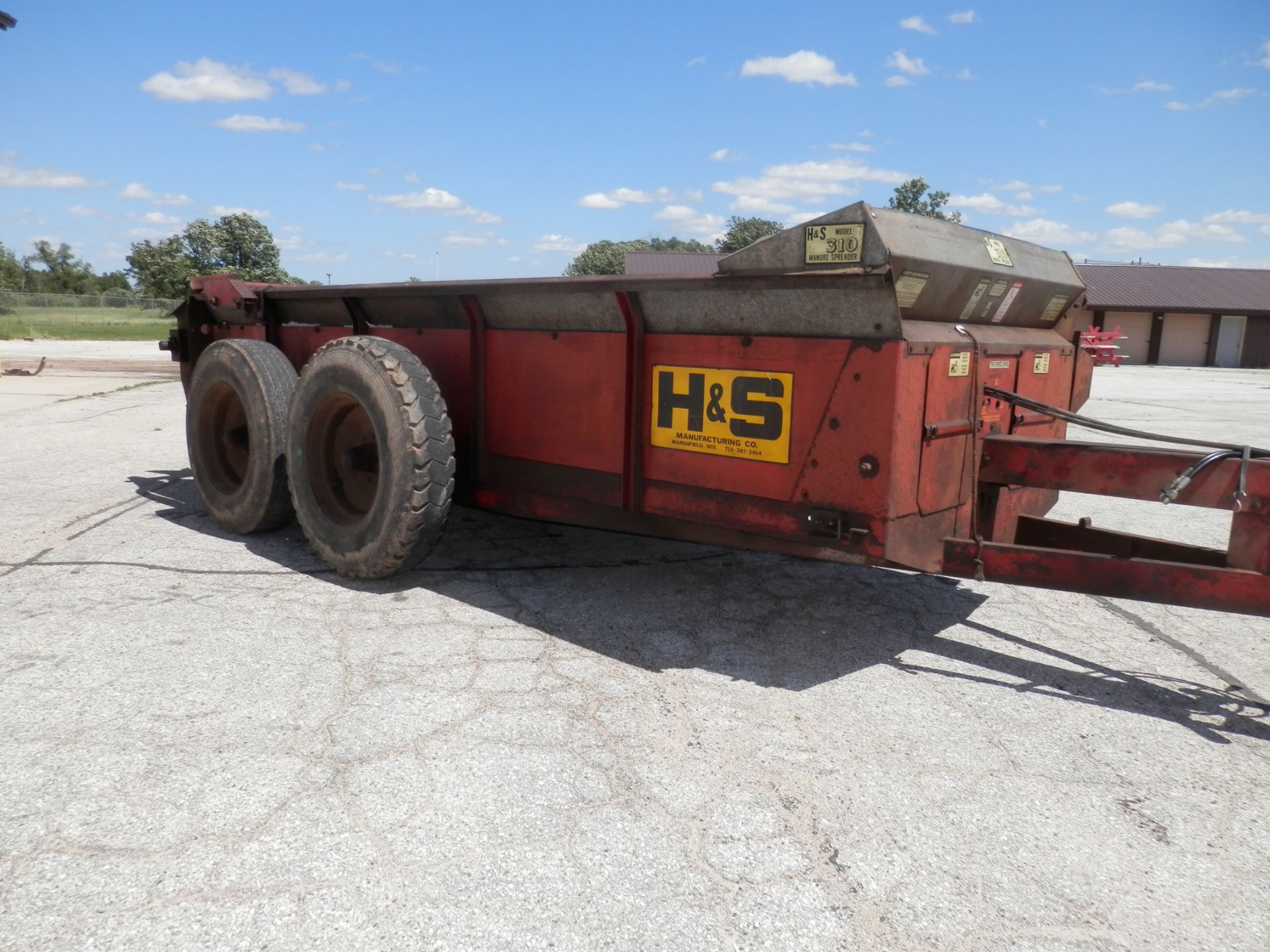 H&S 310 TANDEM AXLE MANURE SPREADER - Image 3 of 9