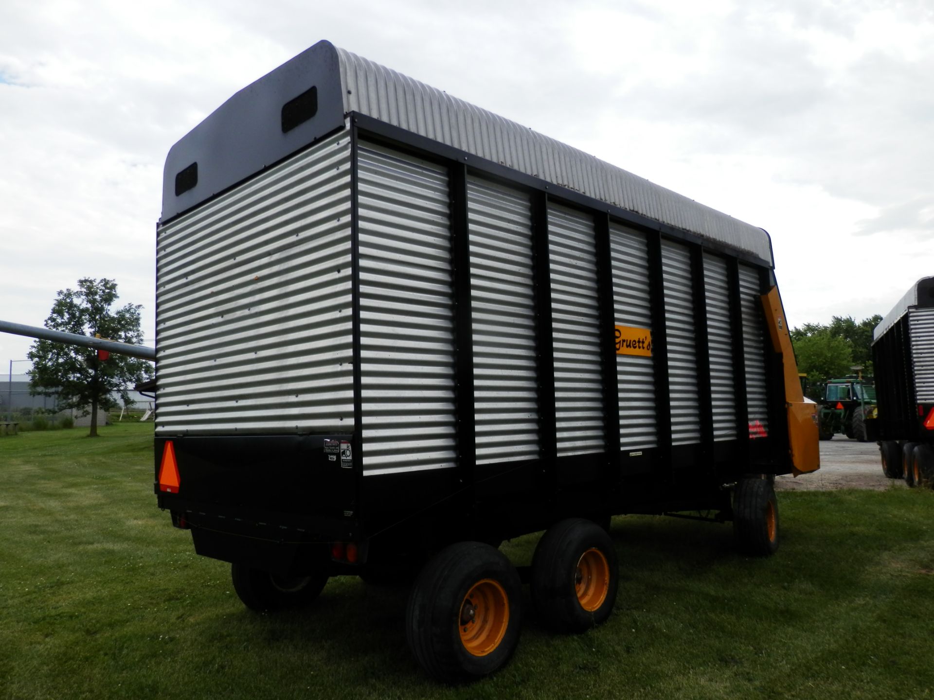 GRUETTS 6900 VARIABLE SPEED 18' FORAGE WAGON - Image 4 of 9