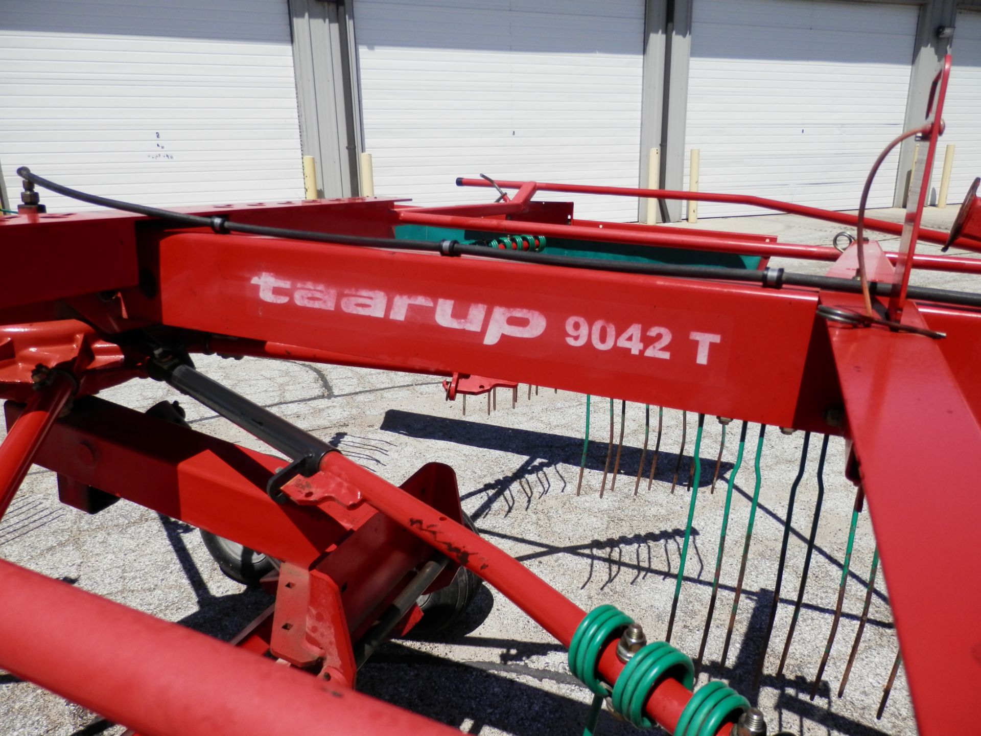 KVERNELAND TAARUP 9042T ROTARY RAKE - Image 4 of 10