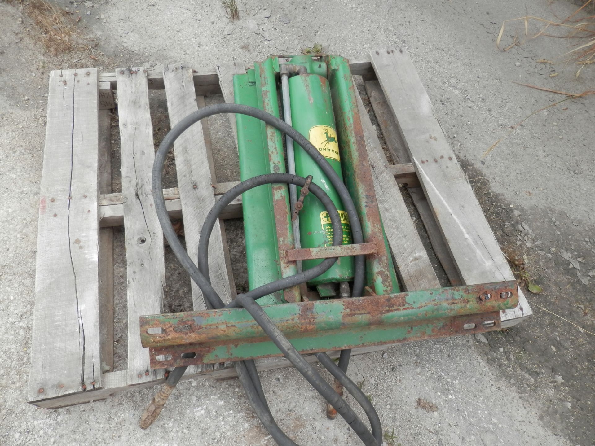 JOHN DEERE 150 WAGON HOIST