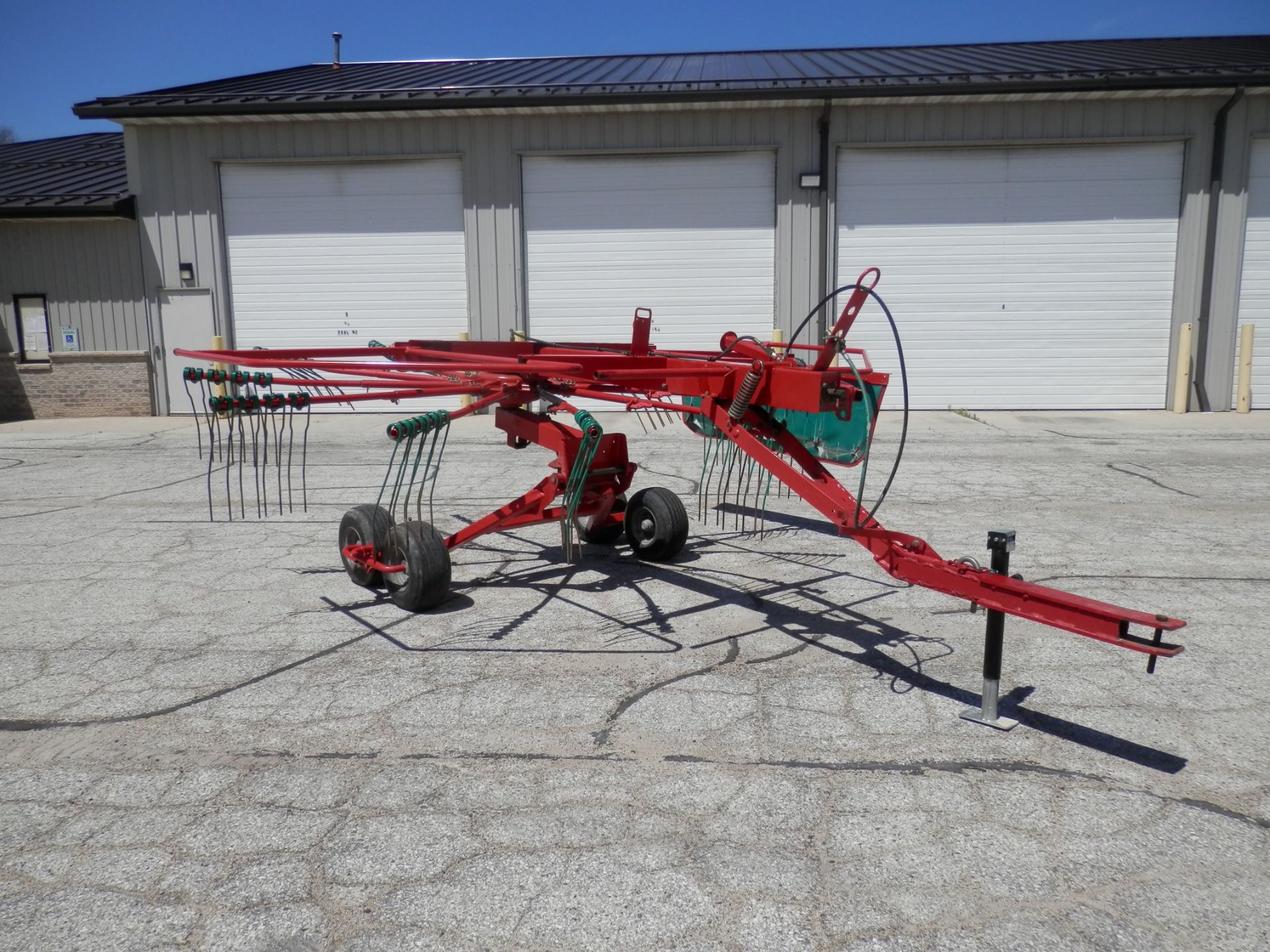 KVERNELAND TAARUP 9042T ROTARY RAKE - Image 2 of 10