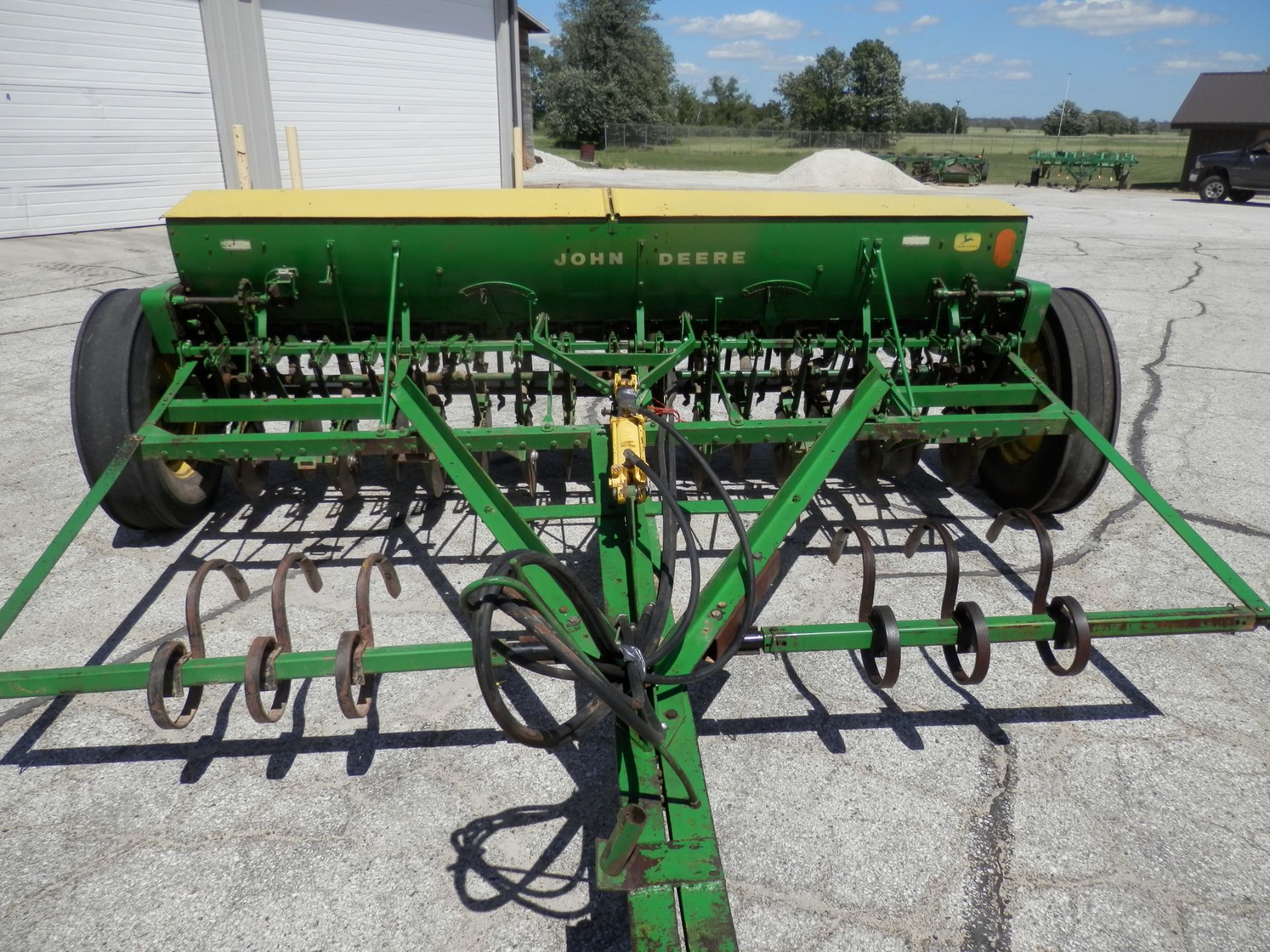 JOHN DEERE FB-B 10' GRAIN DRILL - Image 2 of 13