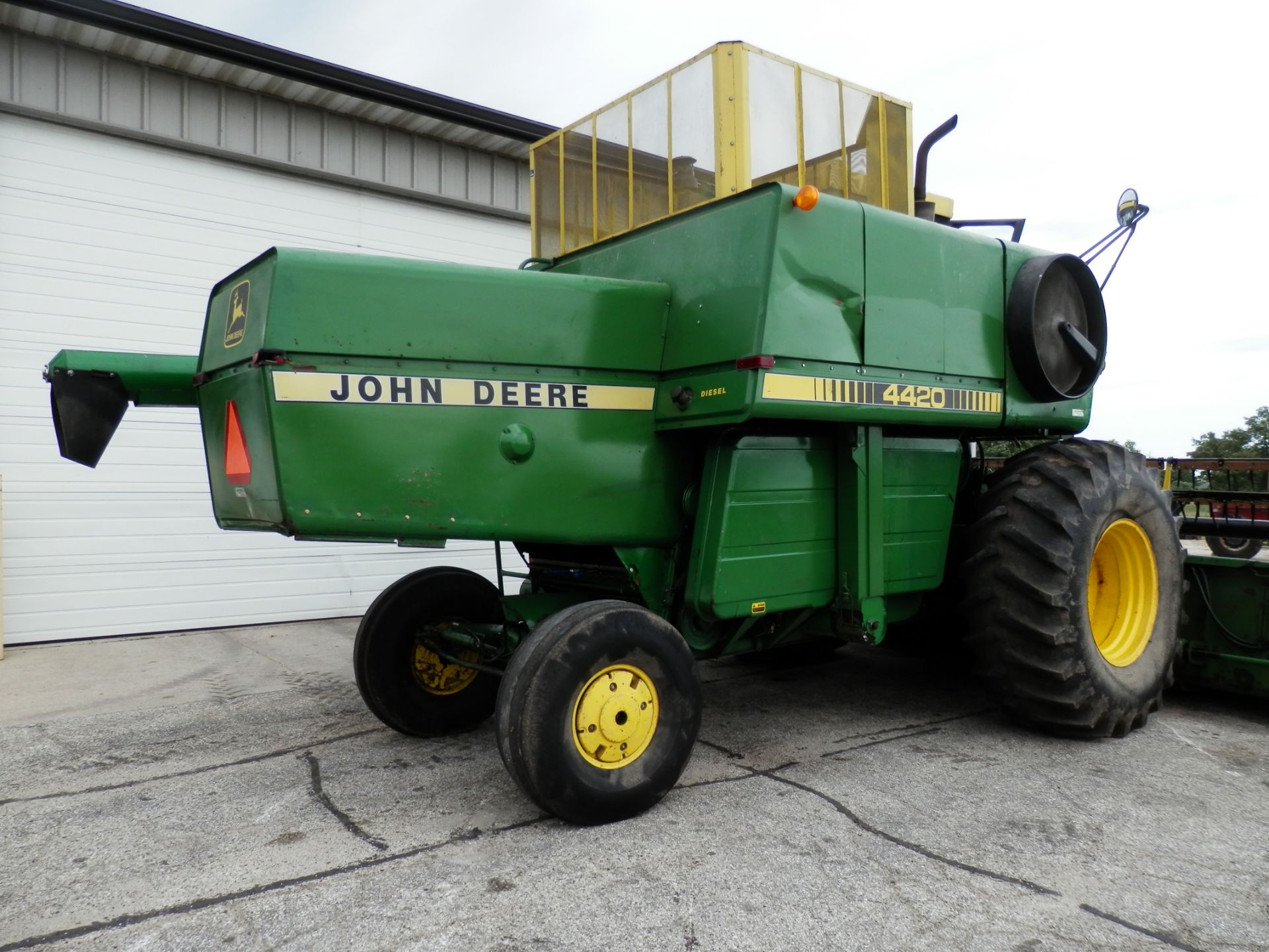 JOHN DEERE 4420 COMBINE - Image 4 of 14