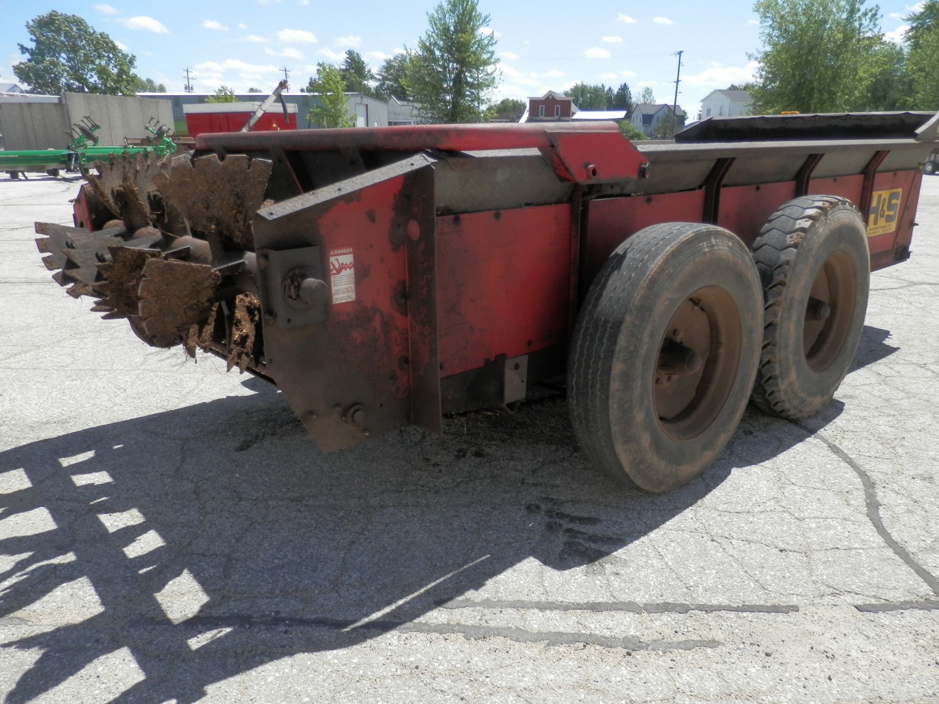 H&S 310 TANDEM AXLE MANURE SPREADER - Image 7 of 9