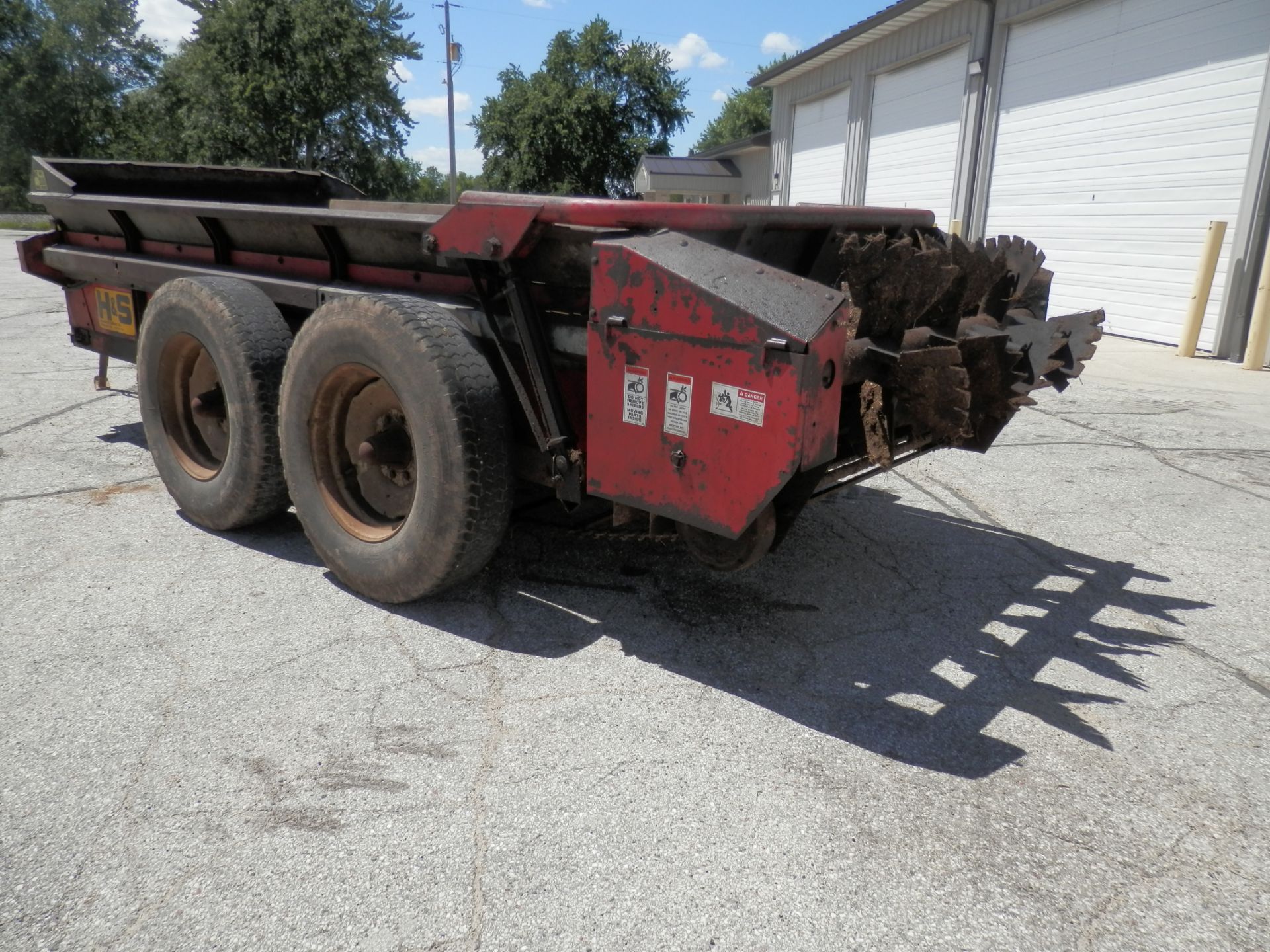 H&S 310 TANDEM AXLE MANURE SPREADER - Image 4 of 9