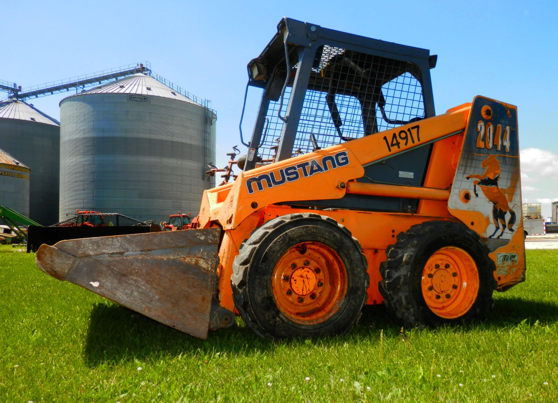 2003 MUSTANG 2044 SKID STEER - Image 2 of 12