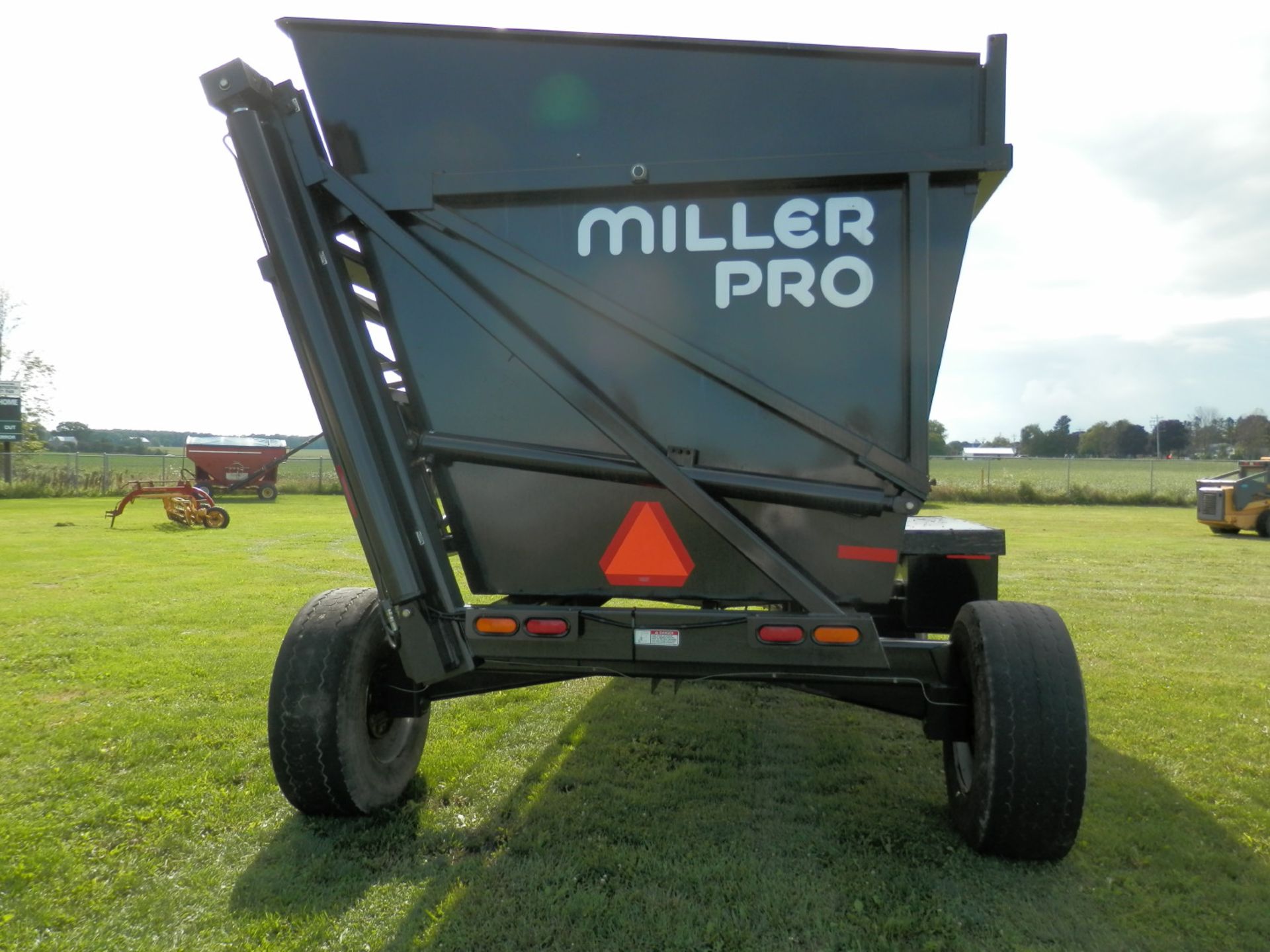 MILLER PRO 9016 DUMP CART - Image 4 of 12