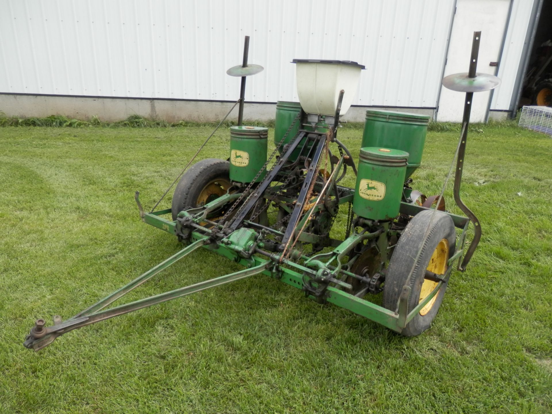 JOHN DEERE 290 2R CORN PLANTER