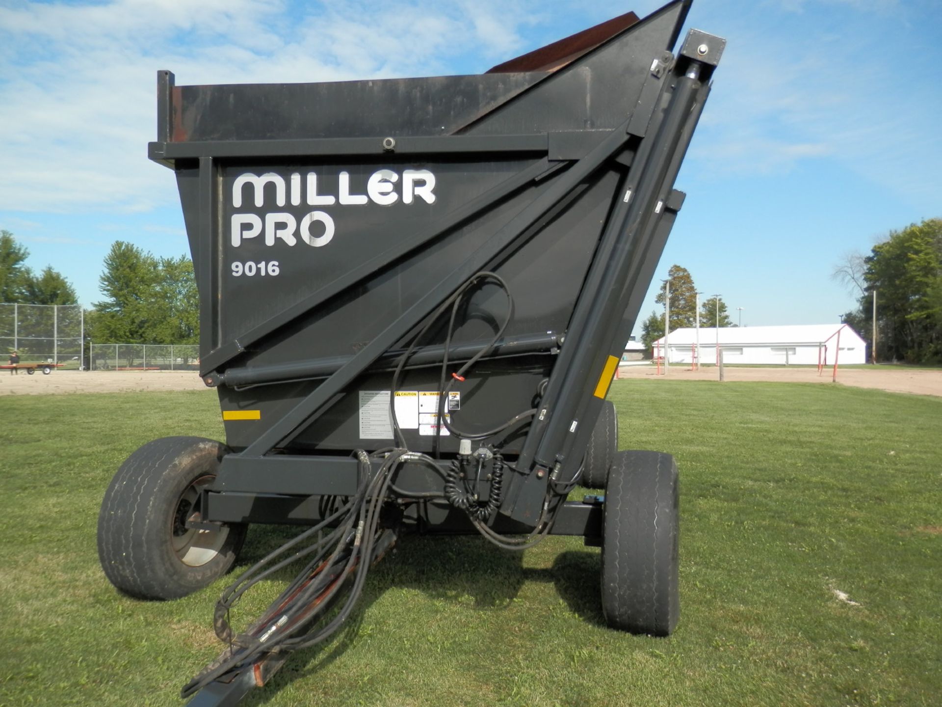 MILLER PRO 9016 DUMP CART