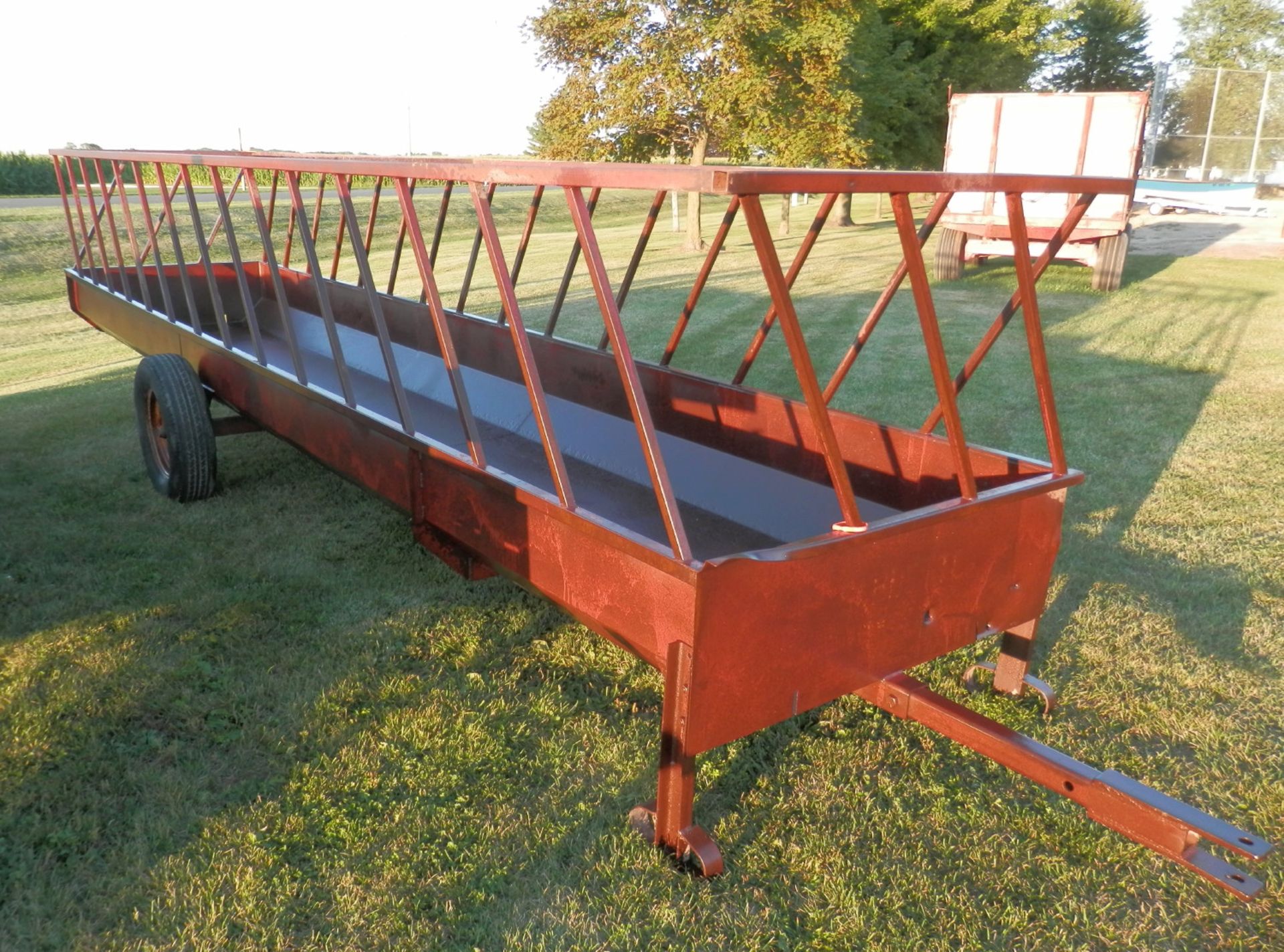 SCHUETTE 16' SLANT BAR FEEDER WAGON