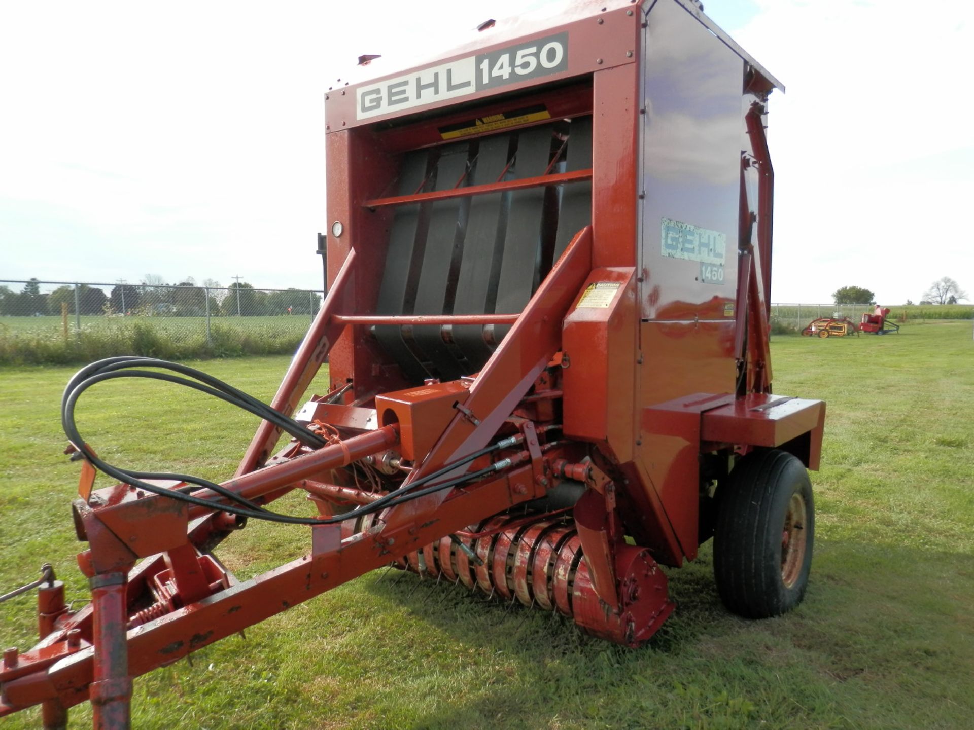 GEHL 1450 ROUND BALER - Image 2 of 7