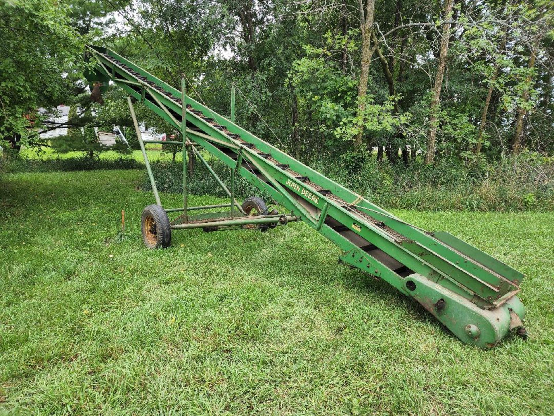 ANTIQUE JOHN DEERE HAY/GRAIN ELEVATOR, SN 3