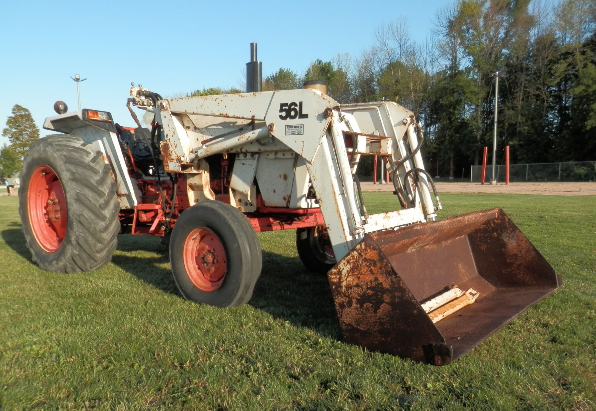 CASE 1390 DSL UTILITY w/CASE 56L QT High Clearance Loader