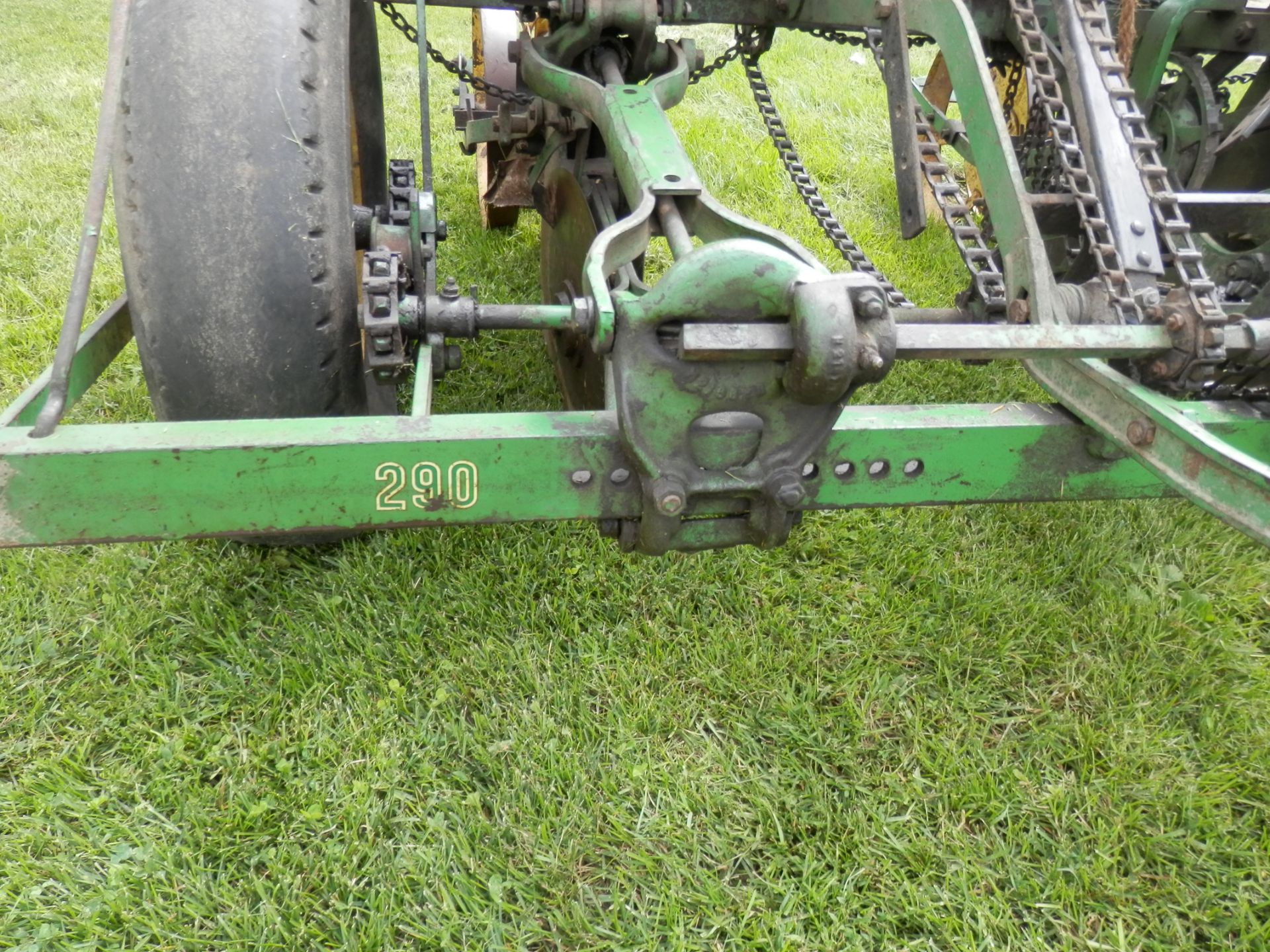 JOHN DEERE 290 2R CORN PLANTER - Image 7 of 8