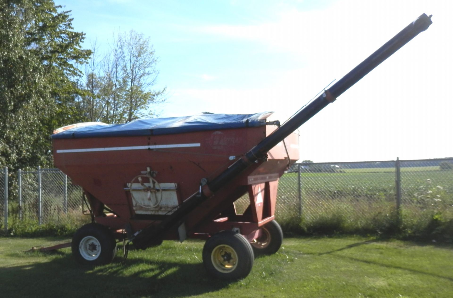 EZ TRAIL MDL 3400 GRAVITY BOX w/FERT AUGER - Image 2 of 6