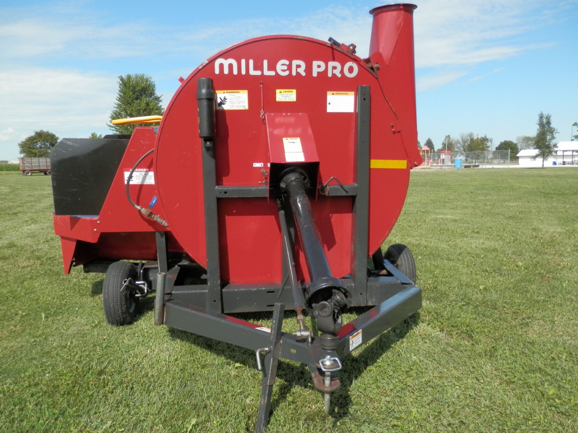 MILLER PRO 1060 SERIES II FORAGE BLOWER - Image 2 of 13