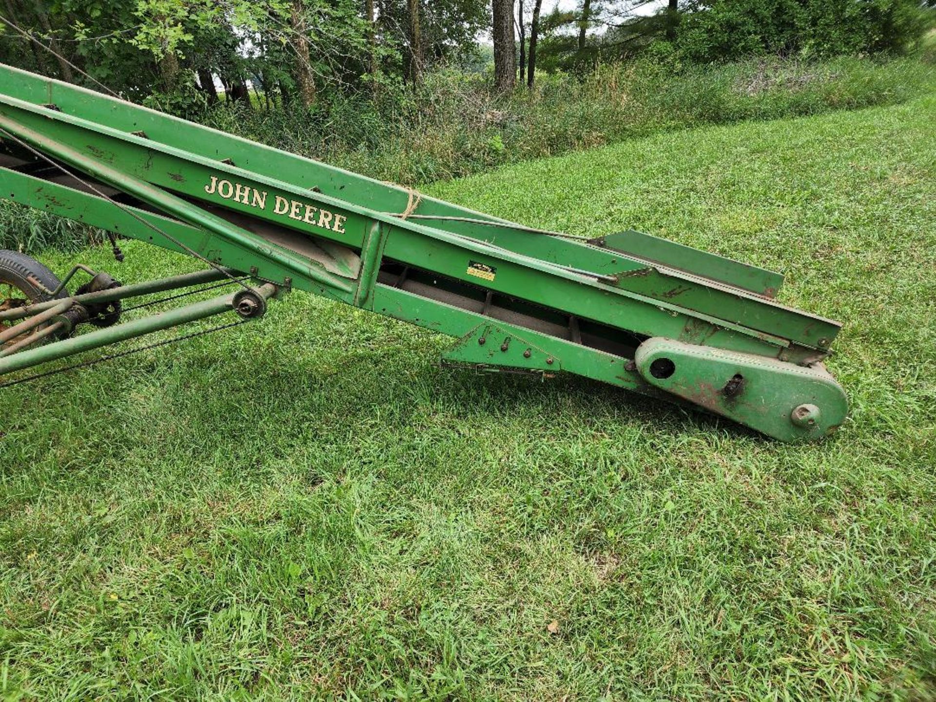 ANTIQUE JOHN DEERE HAY/GRAIN ELEVATOR, SN 3 - Image 2 of 6