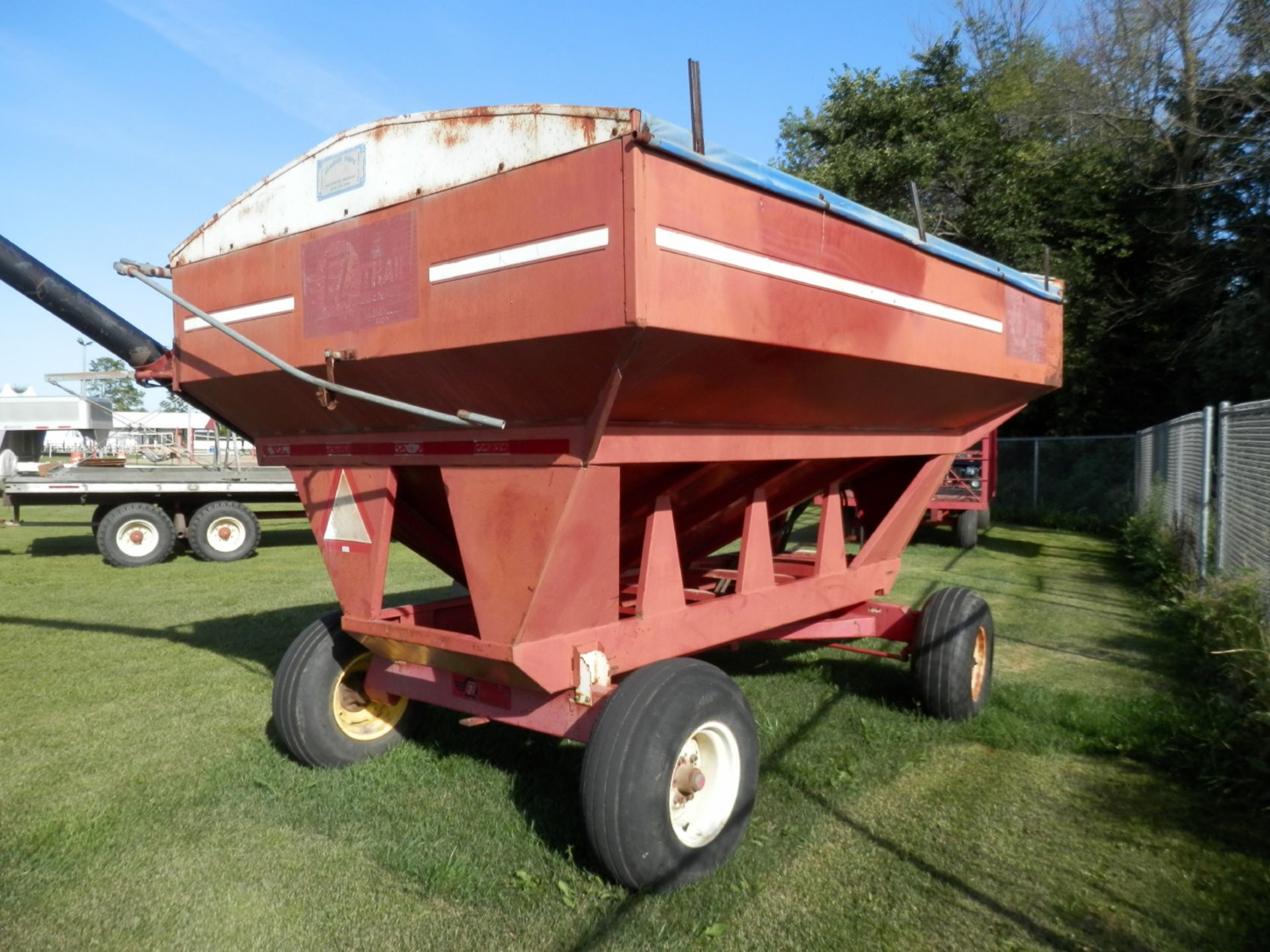 EZ TRAIL MDL 3400 GRAVITY BOX w/FERT AUGER - Image 3 of 6