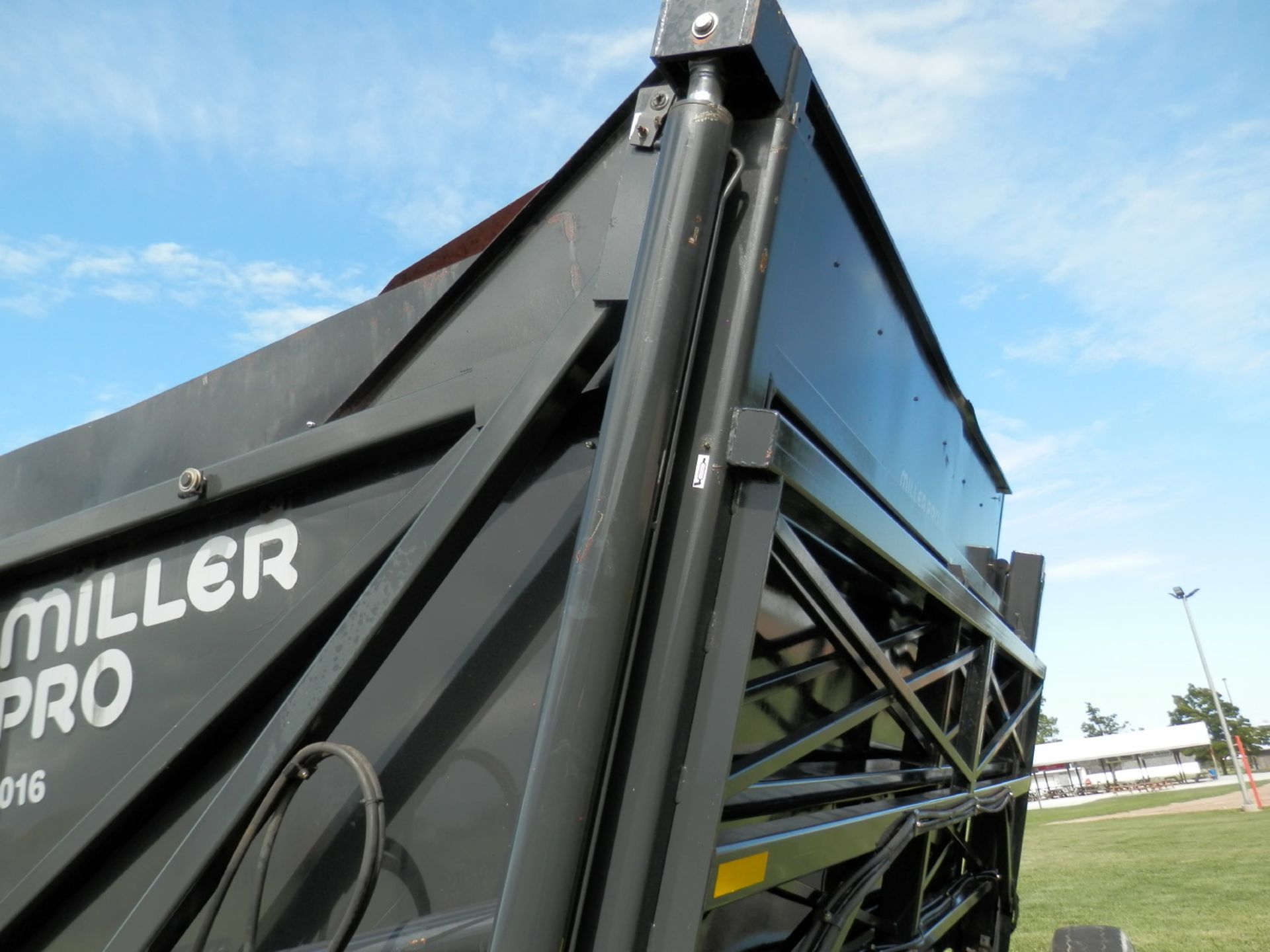 MILLER PRO 9016 DUMP CART - Image 6 of 12