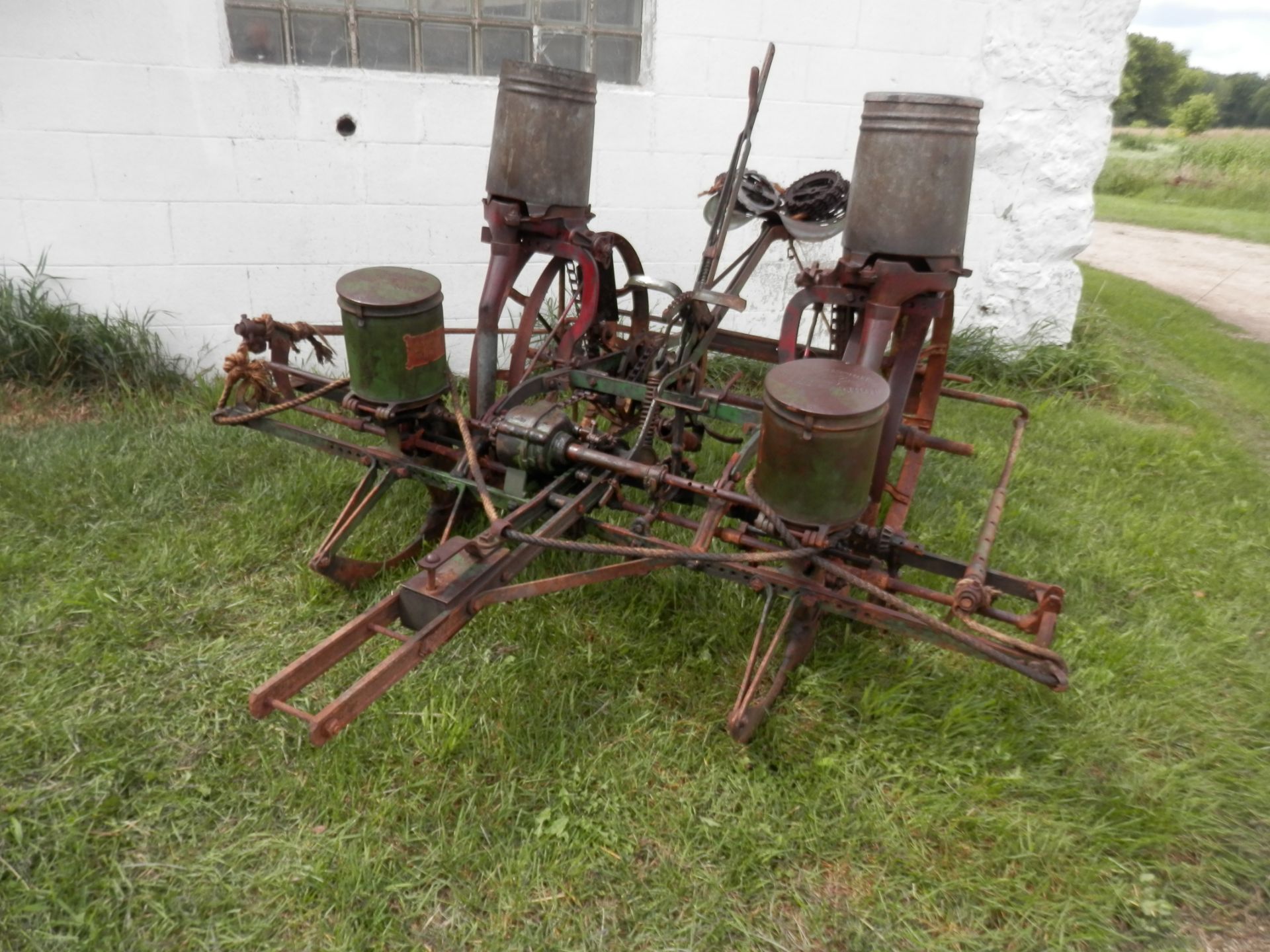 JOHN DEERE 999 2R ANTIQUE HORSE DRAWN PLANTER