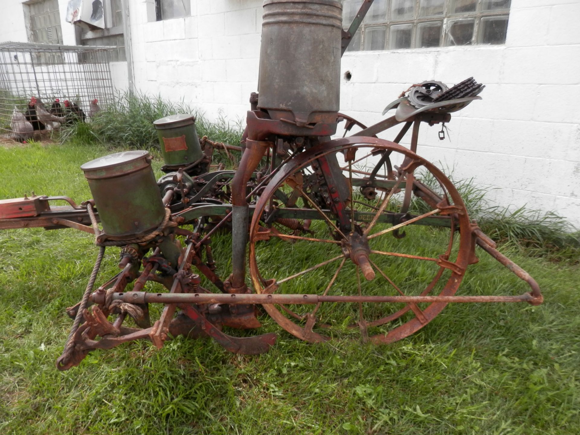 JOHN DEERE 999 2R ANTIQUE HORSE DRAWN PLANTER - Image 8 of 8