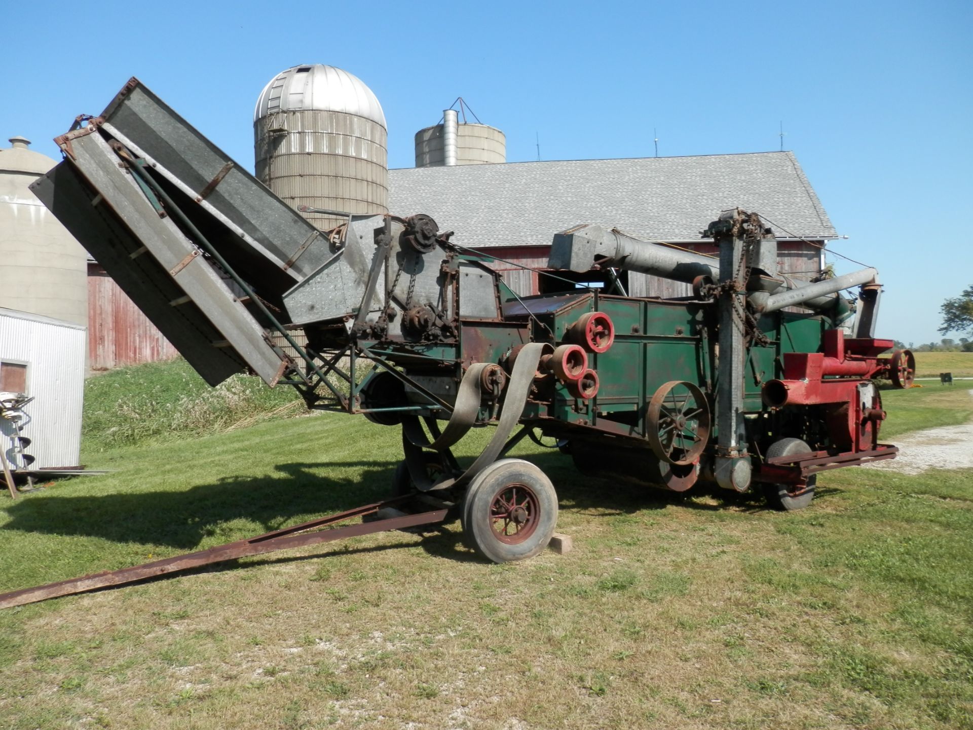 OLIVER RED RIVER SPECIAL 28-46 THRESHING MACHINE
