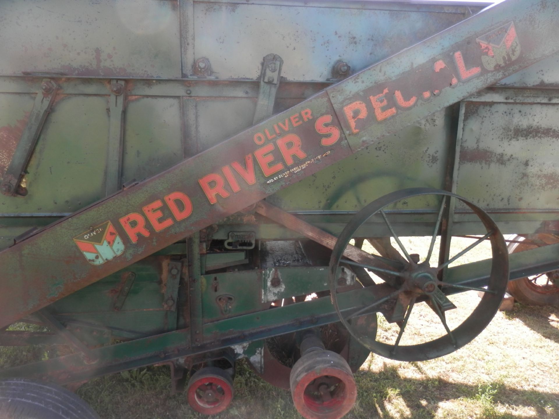 OLIVER RED RIVER SPECIAL 28-46 THRESHING MACHINE - Image 5 of 16