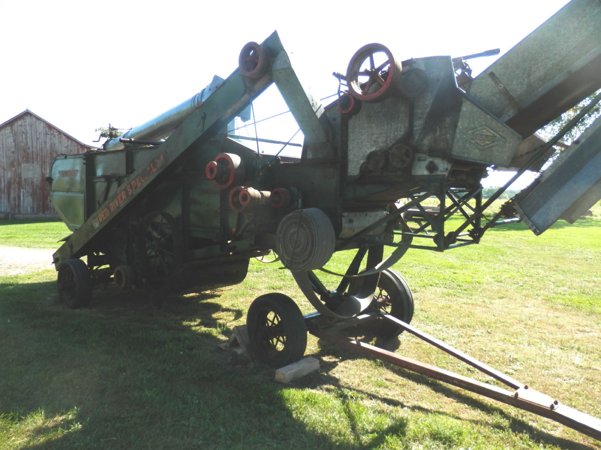 OLIVER RED RIVER SPECIAL 28-46 THRESHING MACHINE - Image 4 of 16