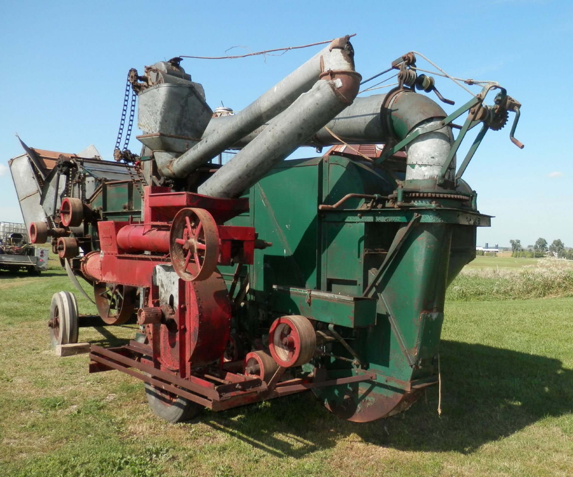 OLIVER RED RIVER SPECIAL 28-46 THRESHING MACHINE - Image 3 of 16
