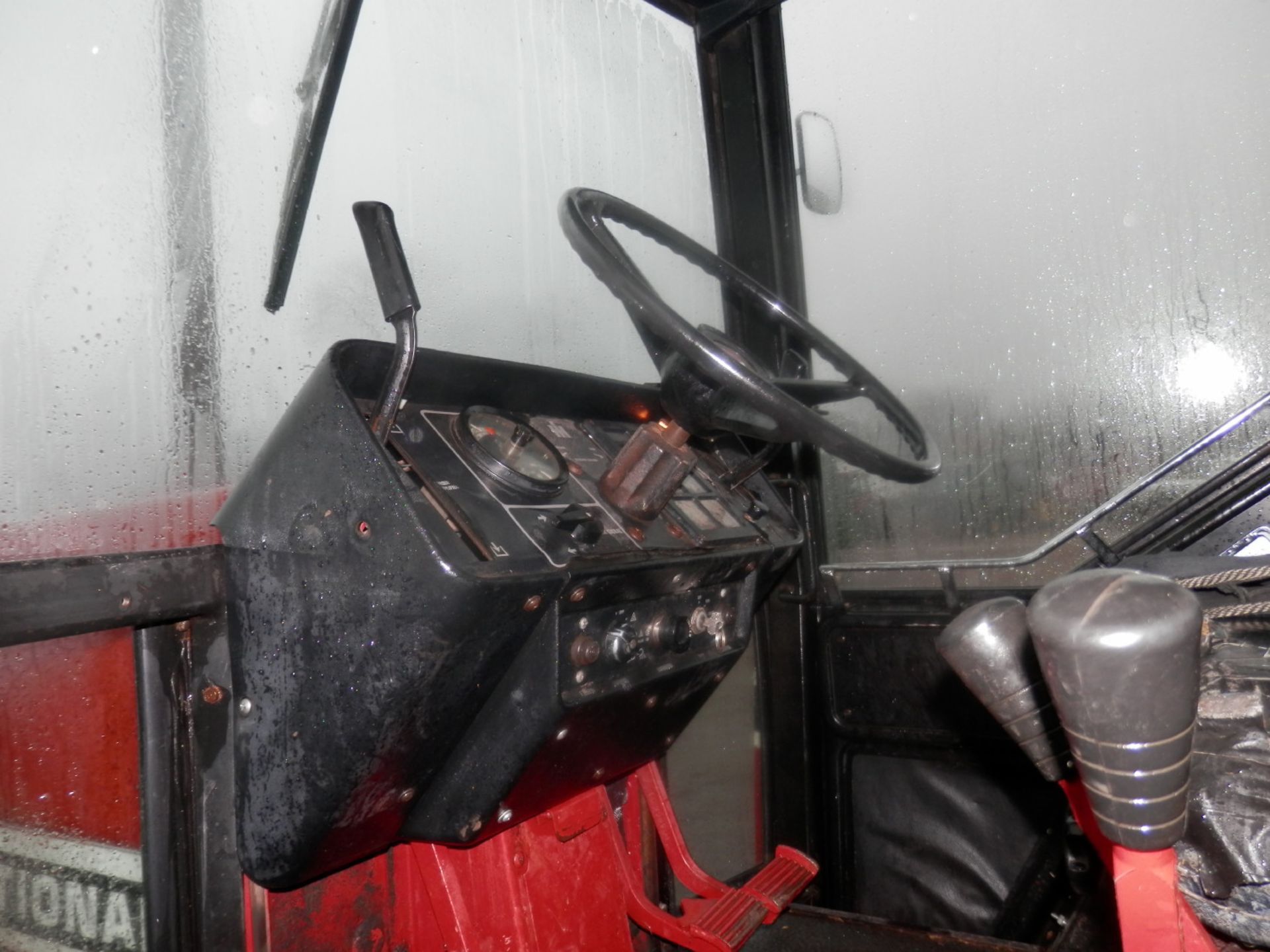 INTERNATIONAL 986 2WD CAB TRACTOR - Image 9 of 15