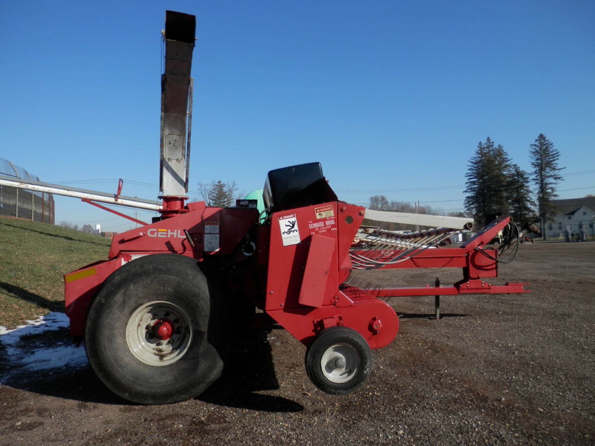 GEHL 1075 FORAGE HARVESTER w/GEHL 1210 HAY HEAD - Image 8 of 10