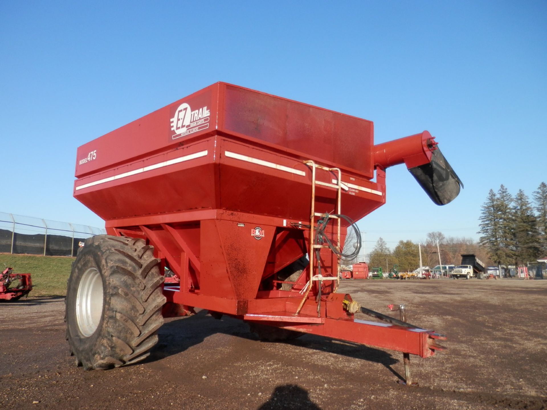 EZ TRAIL 475 GRAIN CART - Image 2 of 11