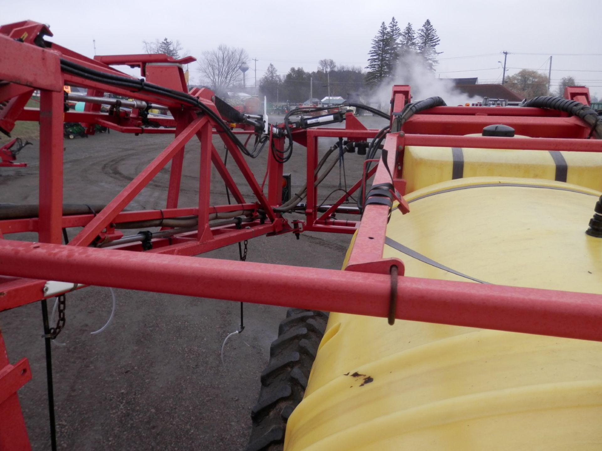 GREGSON 1000 GAL FIELD SPRAYER - Image 9 of 11