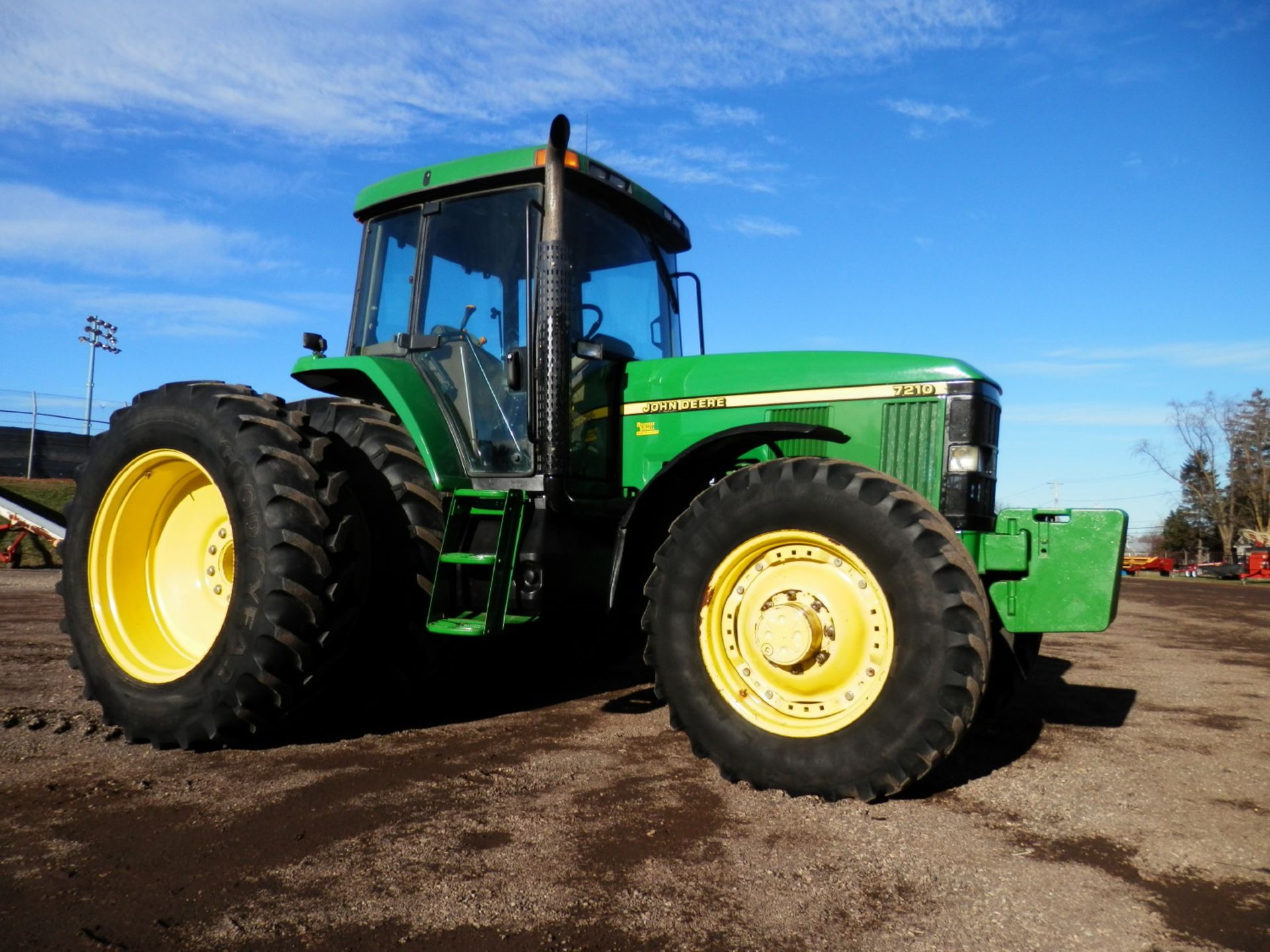 JOHN DEERE 7210 MFWD TRACTOR