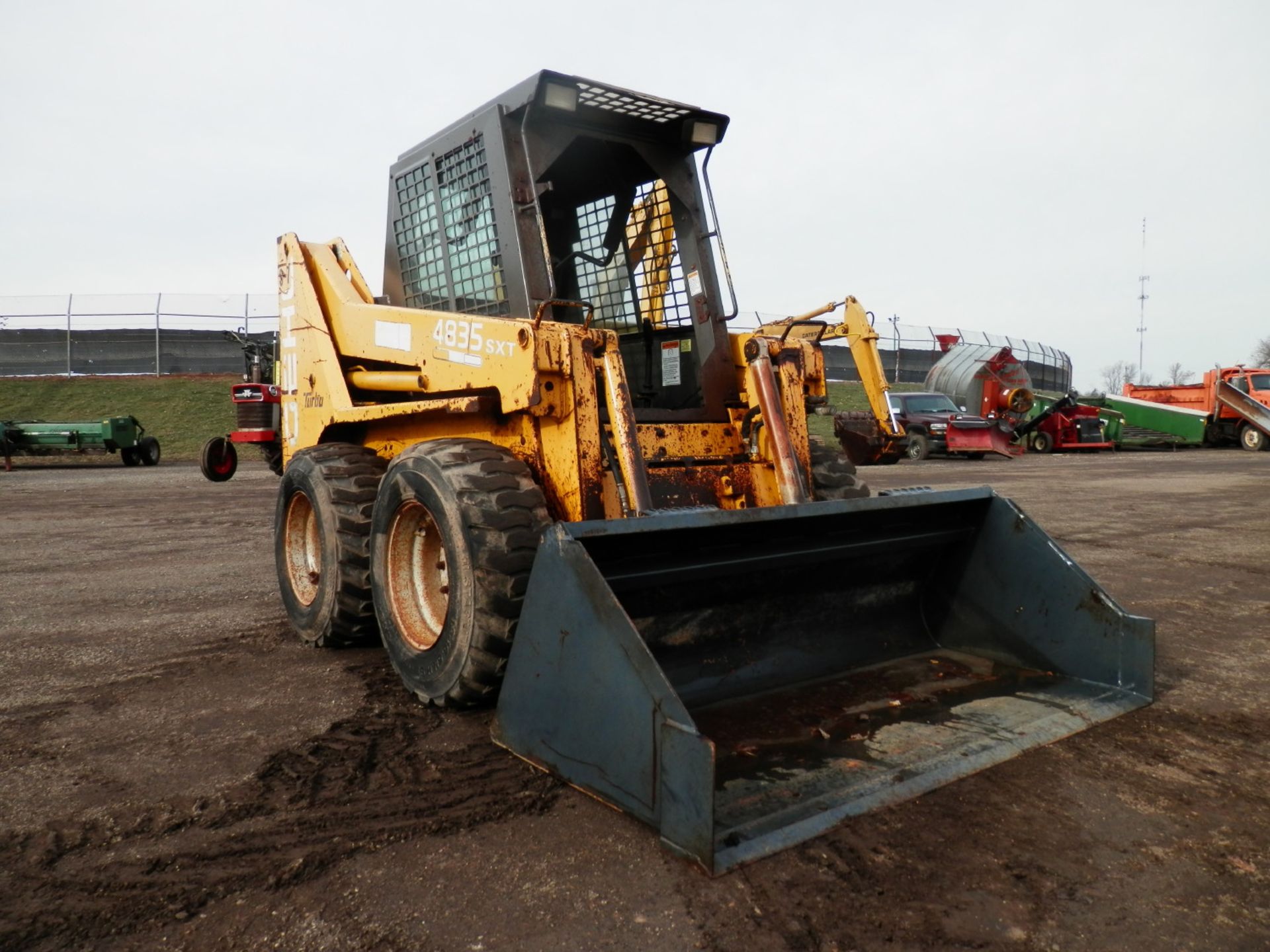 GEHL 4835SX DIESEL SKID STEER - Image 3 of 12