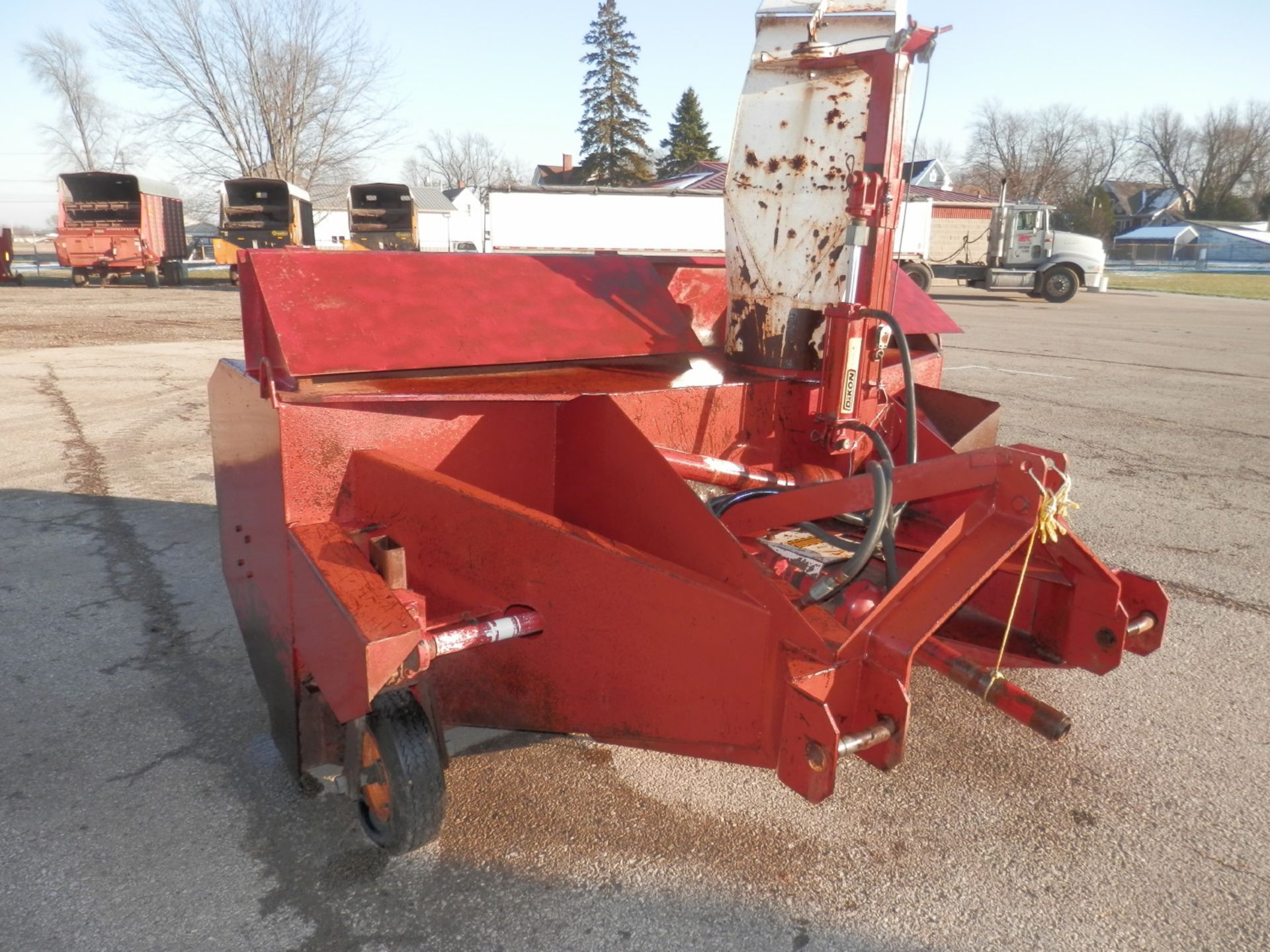 SCHWEISS 92" 3 PT 2 STAGE SNOW BLOWER - Image 6 of 7